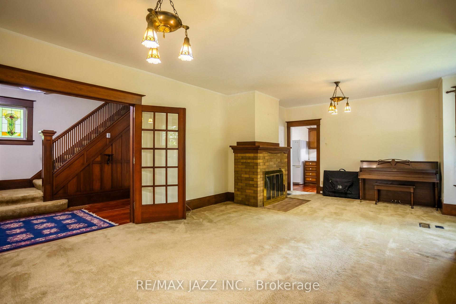Photo 9 of 209 Byron Street N, Whitby, Downtown Whitby — HOMEH