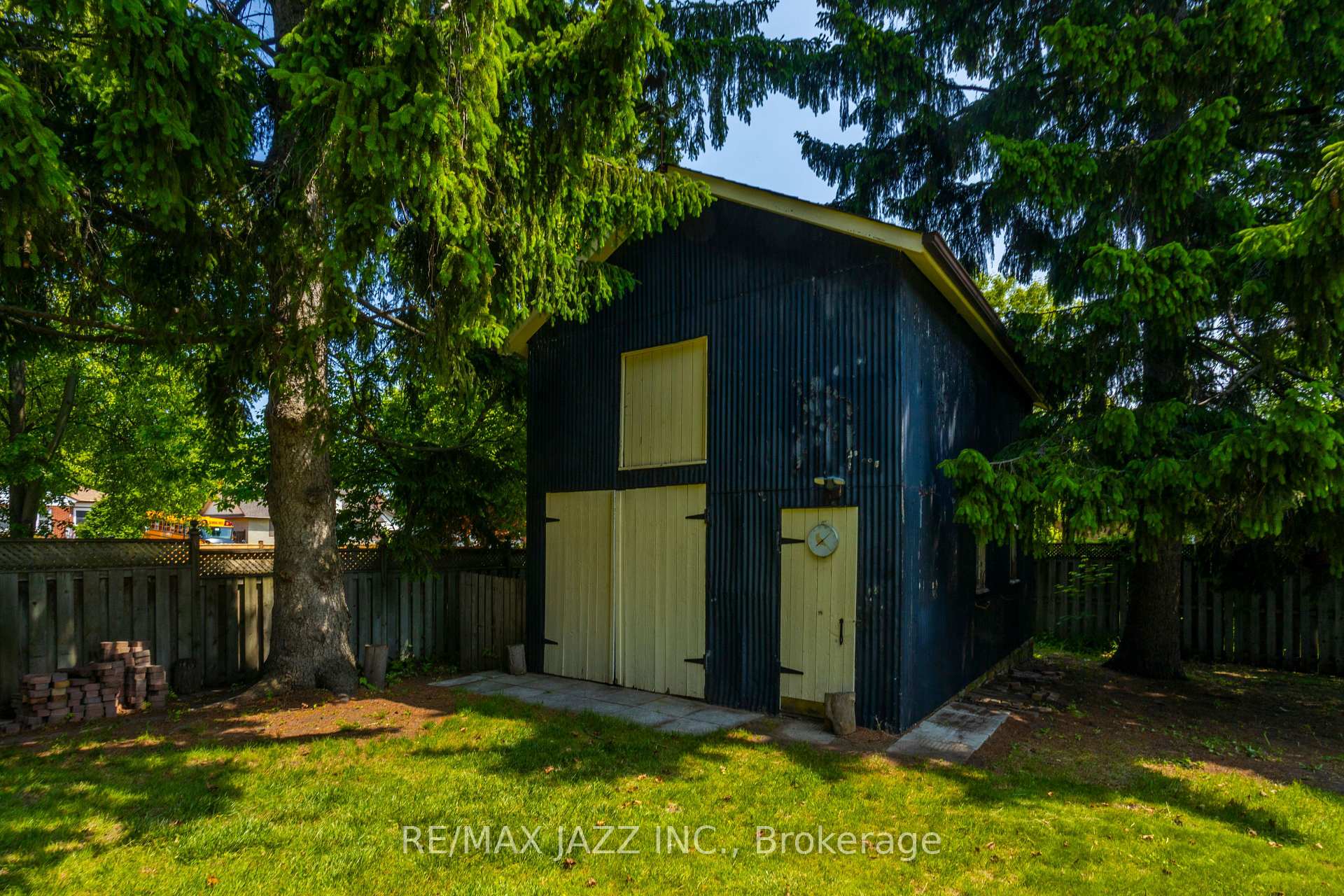 Photo 12 of 209 Byron Street N, Whitby, Downtown Whitby — HOMEH