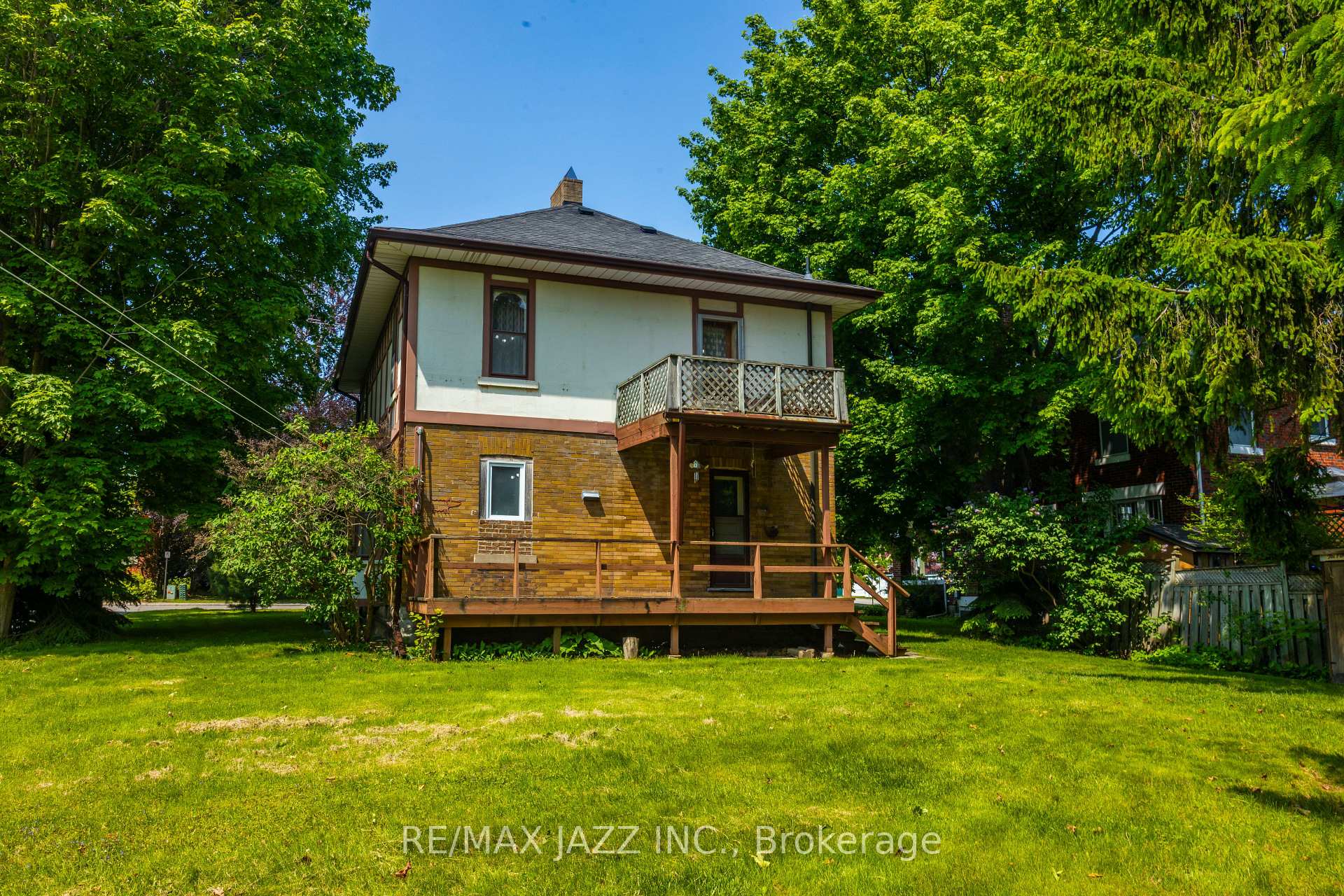 Photo 17 of 209 Byron Street N, Whitby, Downtown Whitby — HOMEH