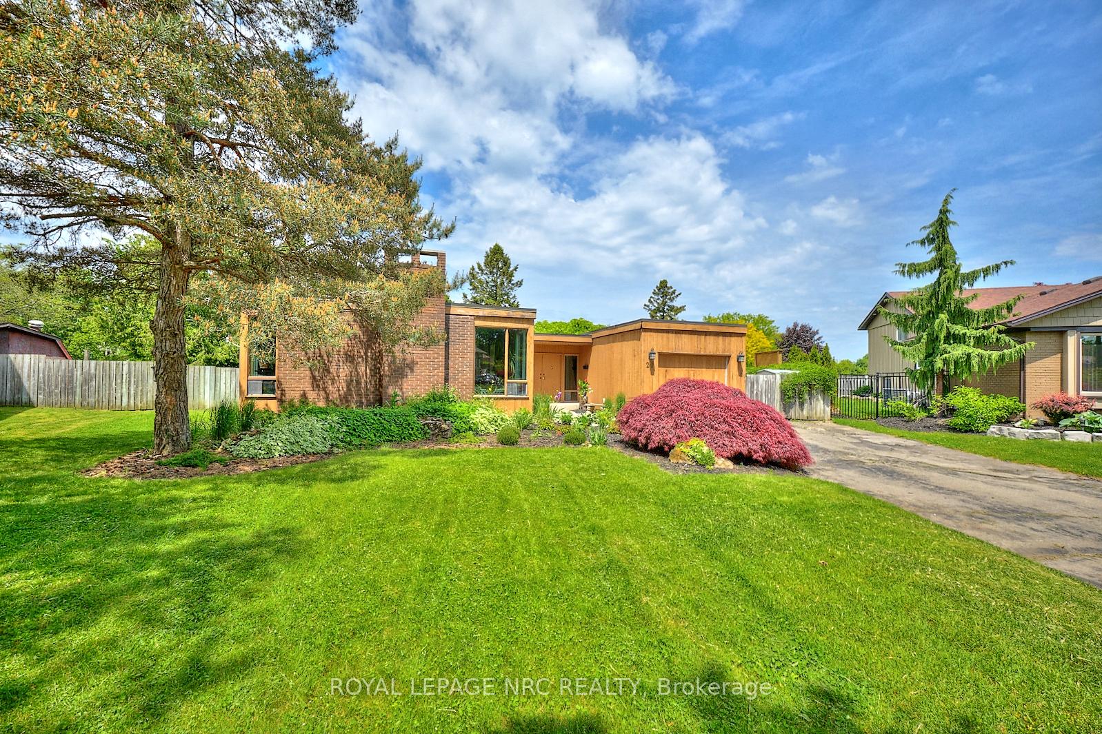 Photo 32 of 20 The Cedars, St. Catharines, Vine/Linwell — HOMEH