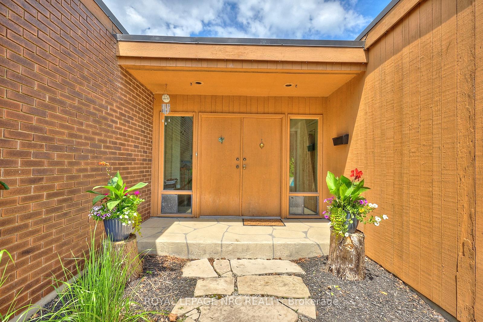 Photo 3 of 20 The Cedars, St. Catharines, Vine/Linwell — HOMEH
