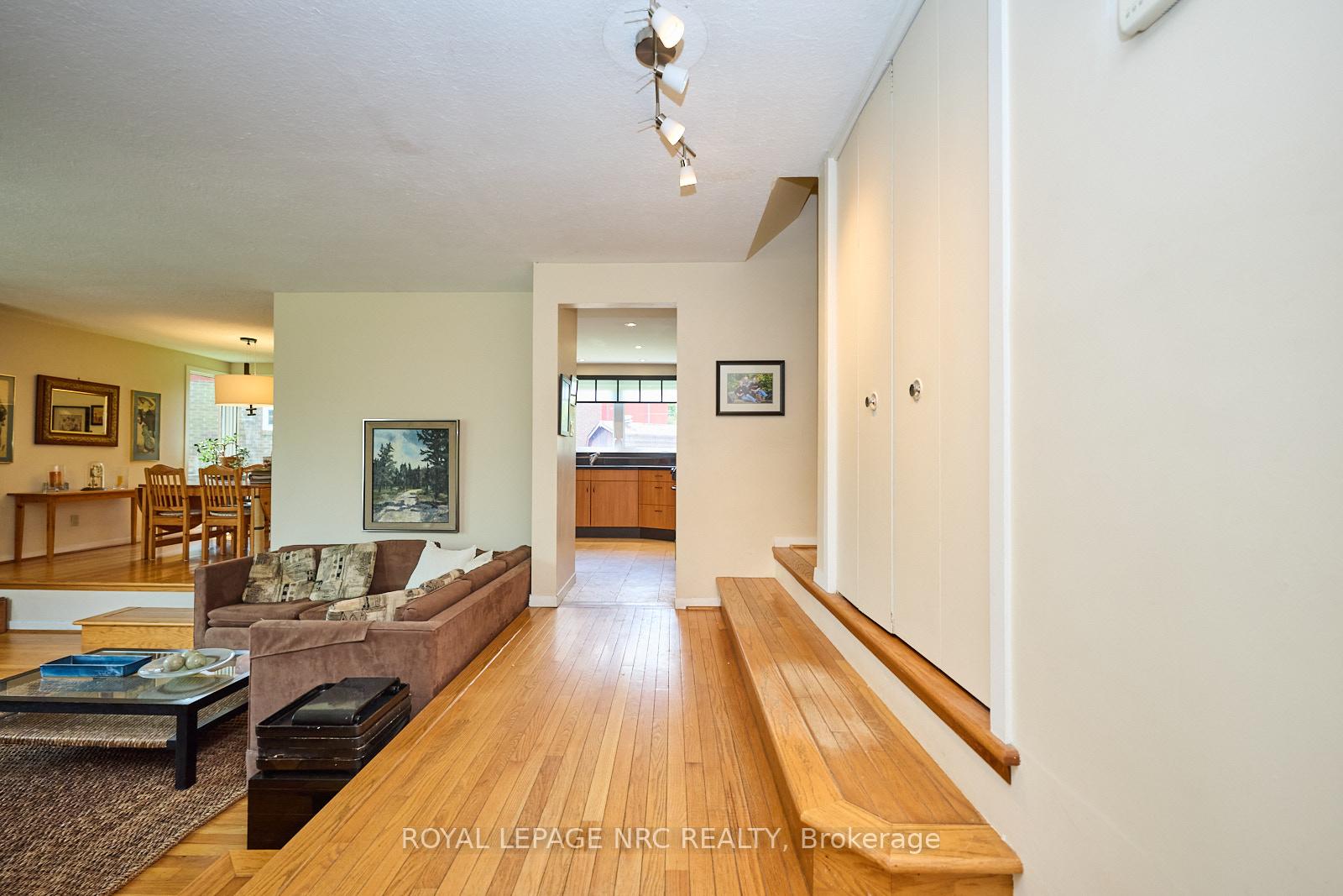 Photo 12 of 20 The Cedars, St. Catharines, Vine/Linwell — HOMEH