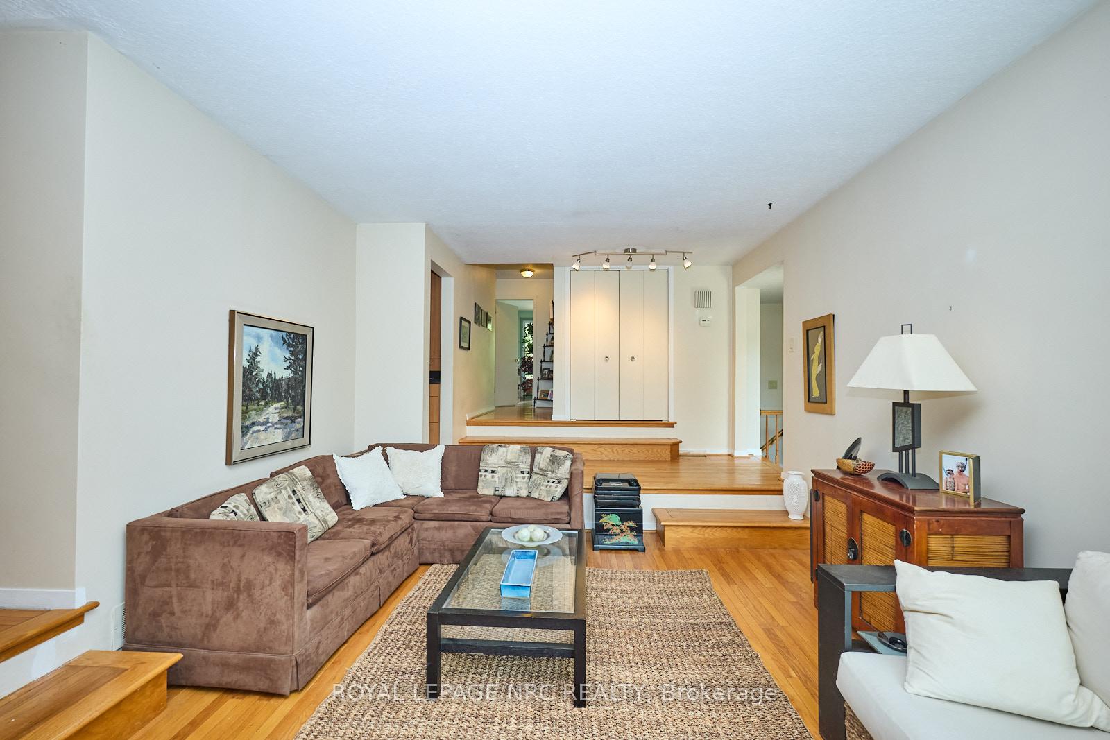 Photo 16 of 20 The Cedars, St. Catharines, Vine/Linwell — HOMEH