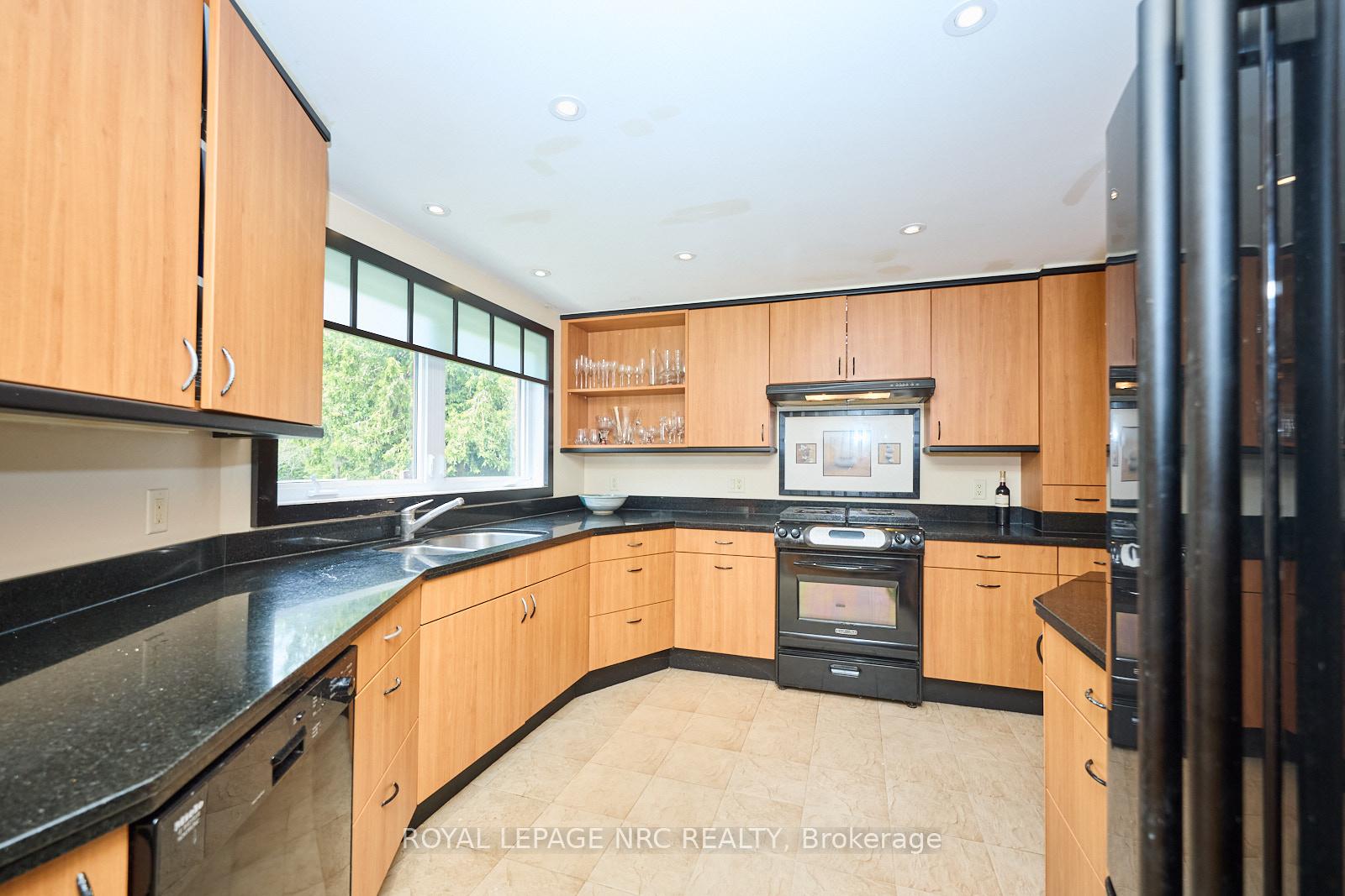 Photo 8 of 20 The Cedars, St. Catharines, Vine/Linwell — HOMEH