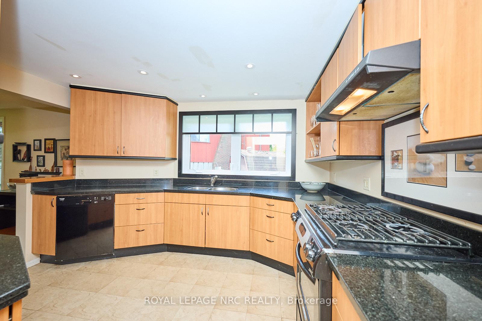 Photo 6 of 20 The Cedars, St. Catharines, Vine/Linwell — HOMEH