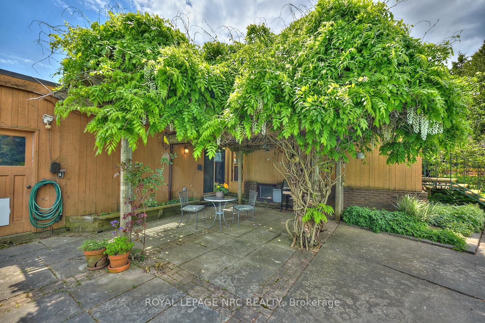 Photo 39 of 20 The Cedars, St. Catharines, Vine/Linwell — HOMEH