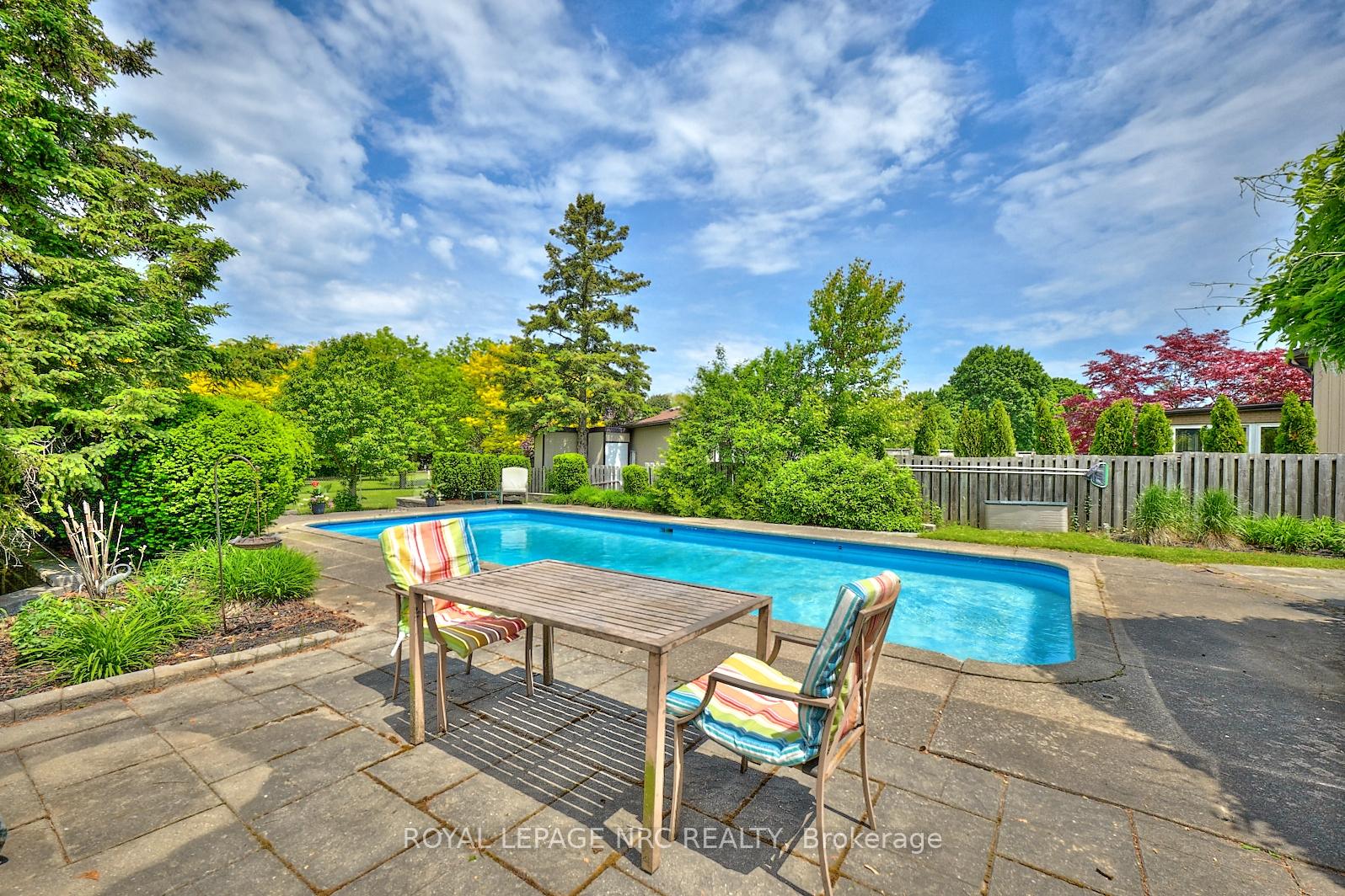 Photo 33 of 20 The Cedars, St. Catharines, Vine/Linwell — HOMEH