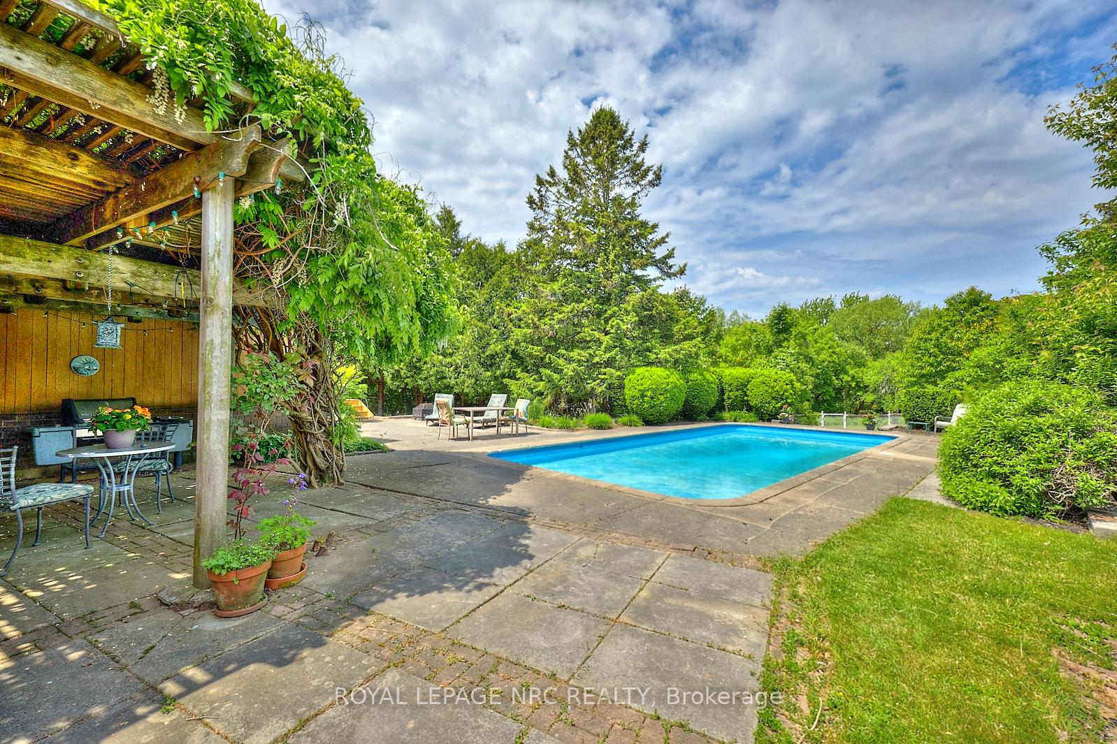 Photo 35 of 20 The Cedars, St. Catharines, Vine/Linwell — HOMEH