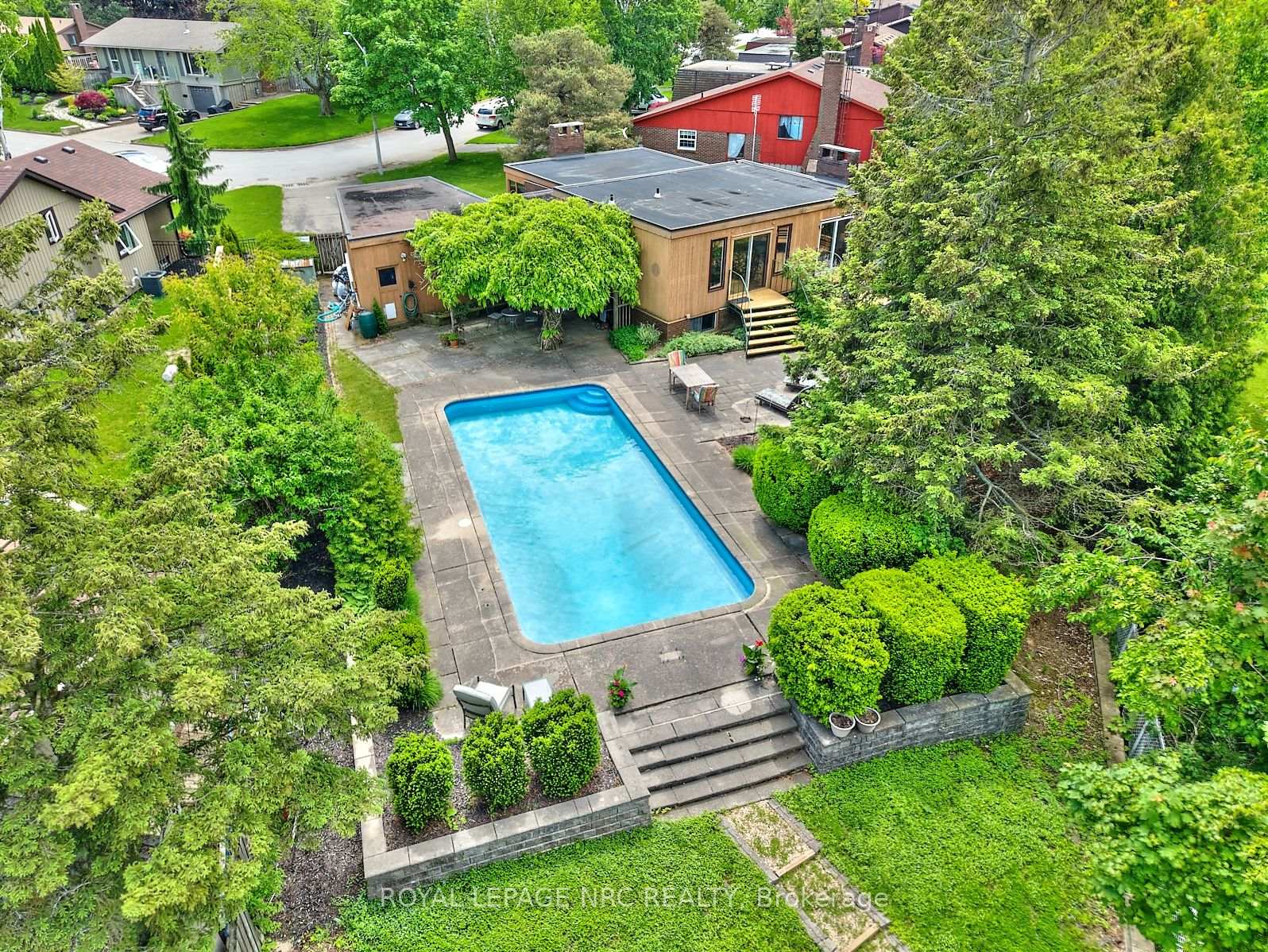 Photo 44 of 20 The Cedars, St. Catharines, Vine/Linwell — HOMEH