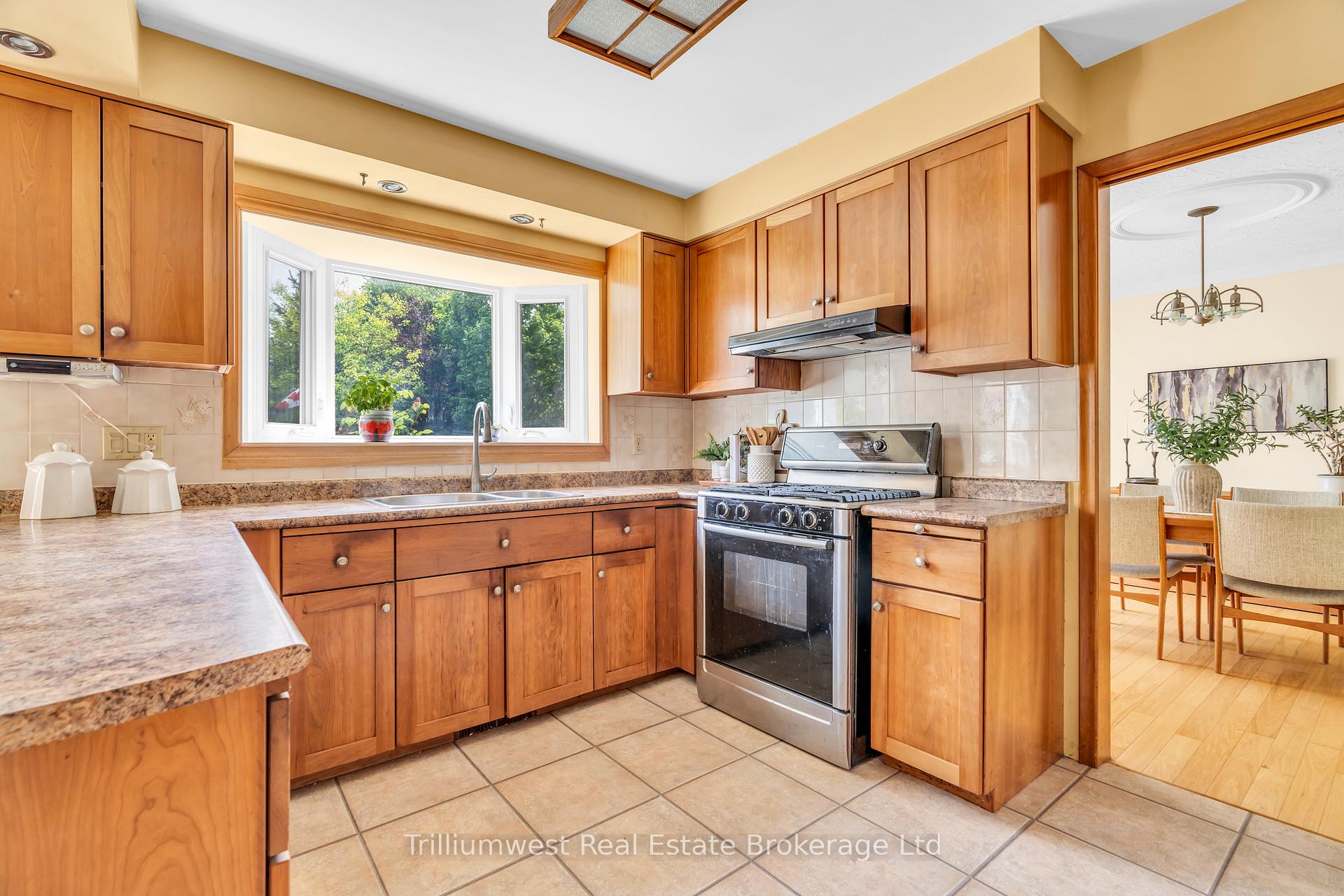 Photo 5 of 9 Latenda Place, Guelph, Kortright East — HOMEH