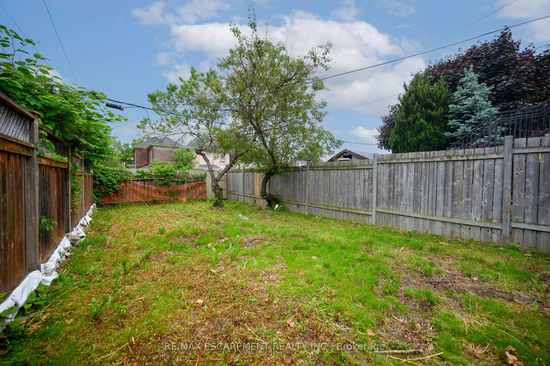 Photo 2 of 106 Emerald Street N, Hamilton, Landsdale — HOMEH