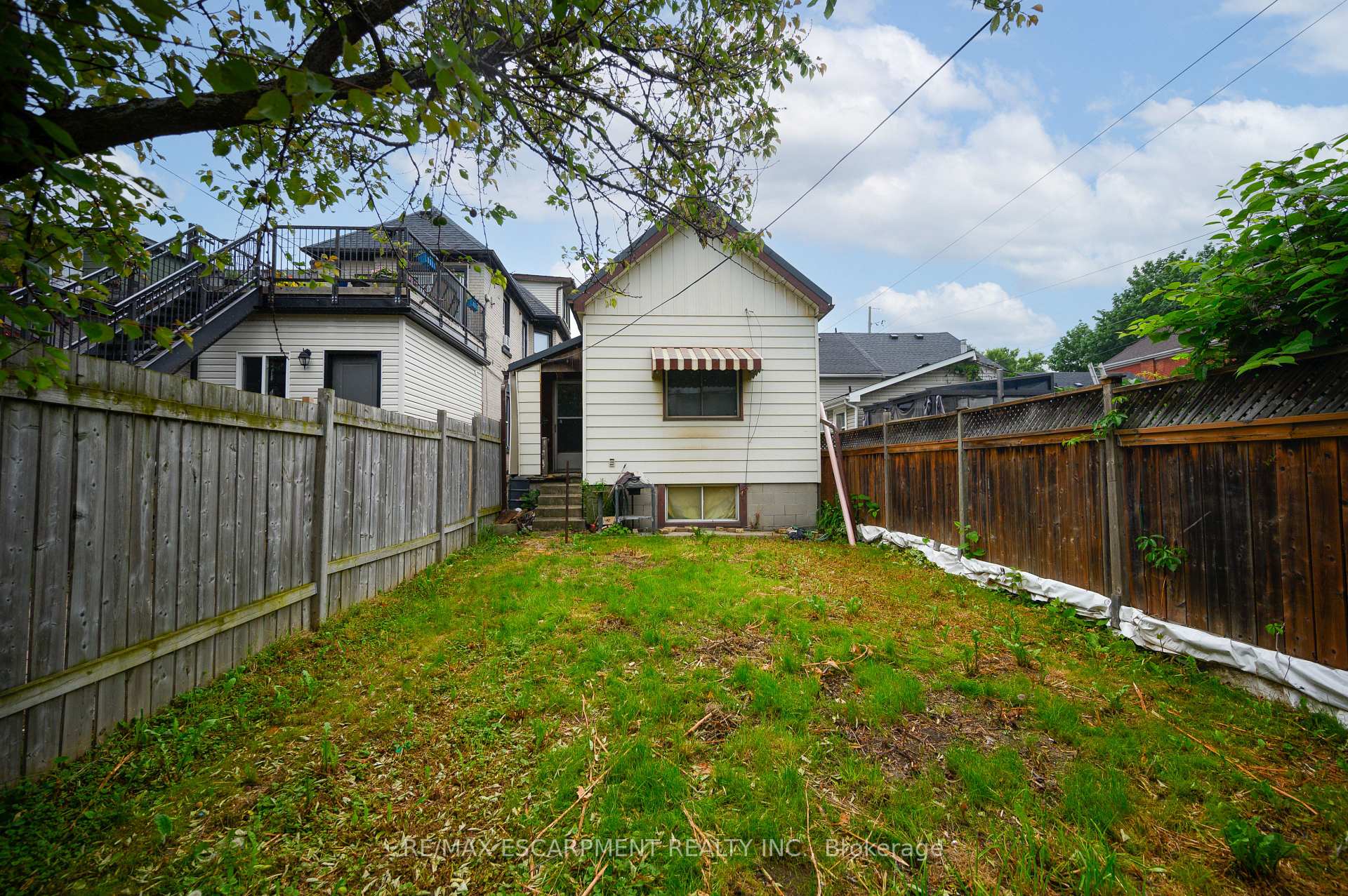 Photo 3 of 106 Emerald Street N, Hamilton, Landsdale — HOMEH