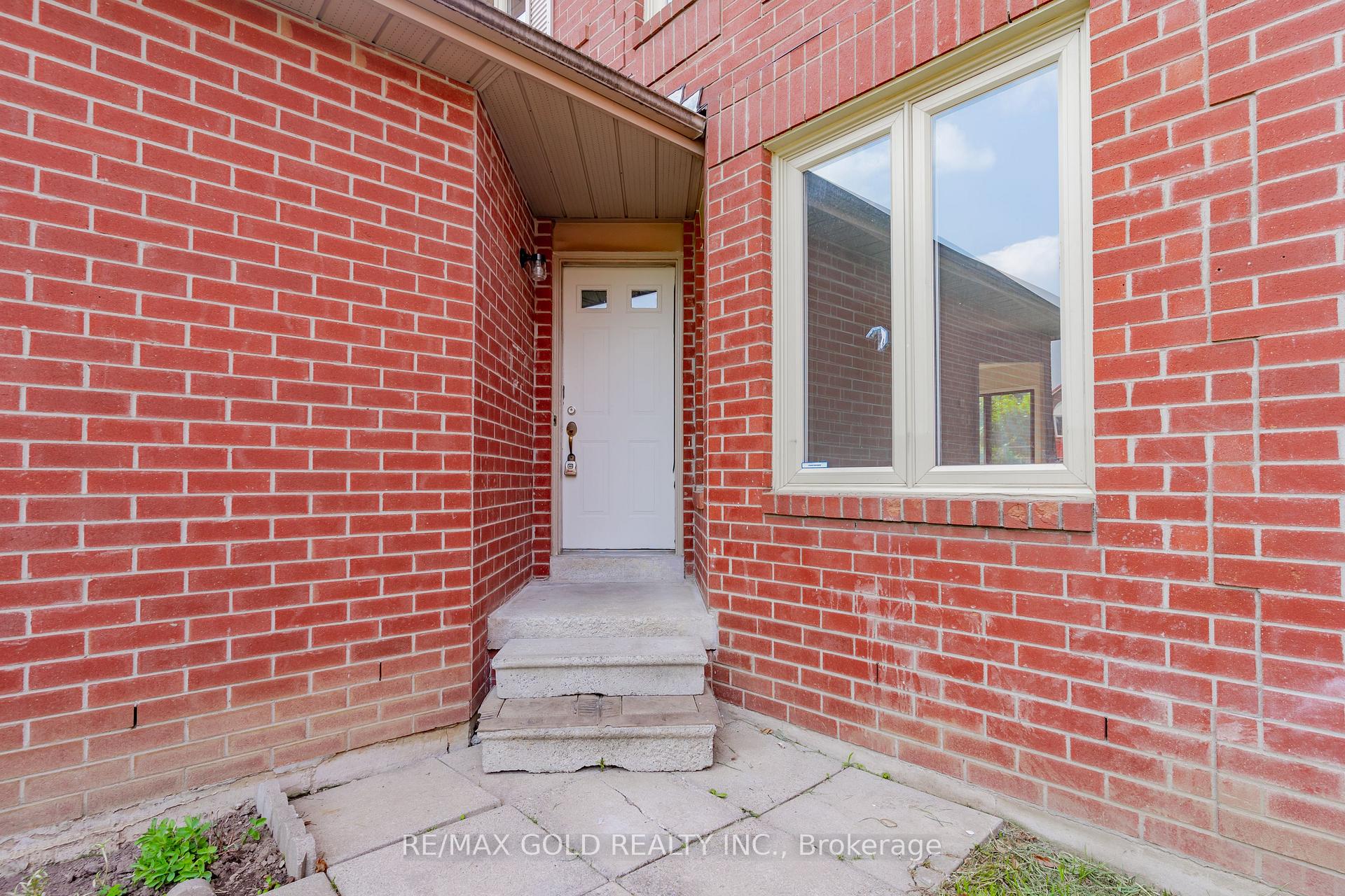 Photo 16 of 24 Banner Road, Brampton, Brampton West — HOMEH