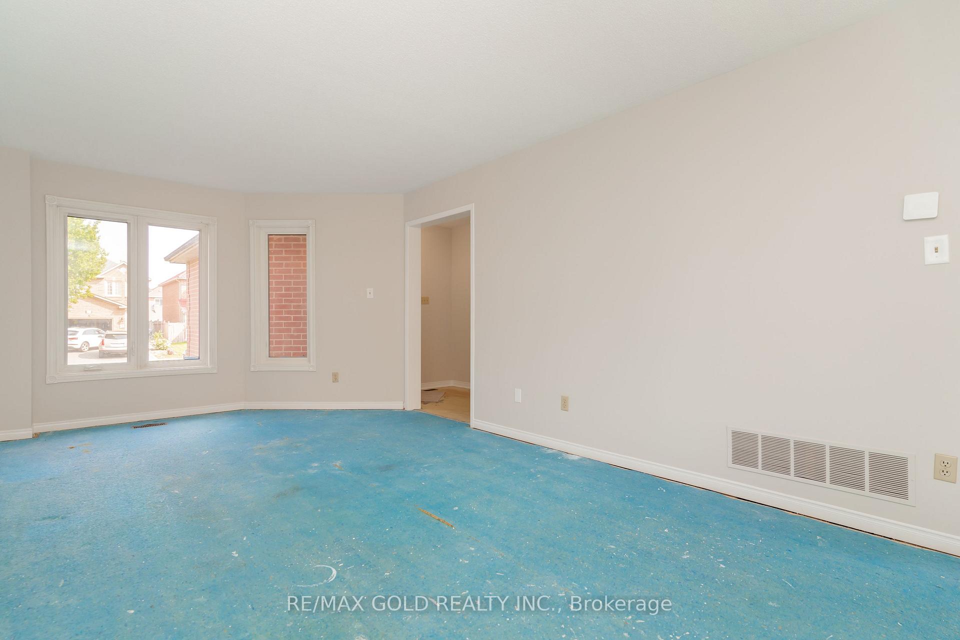 Photo 6 of 24 Banner Road, Brampton, Brampton West — HOMEH