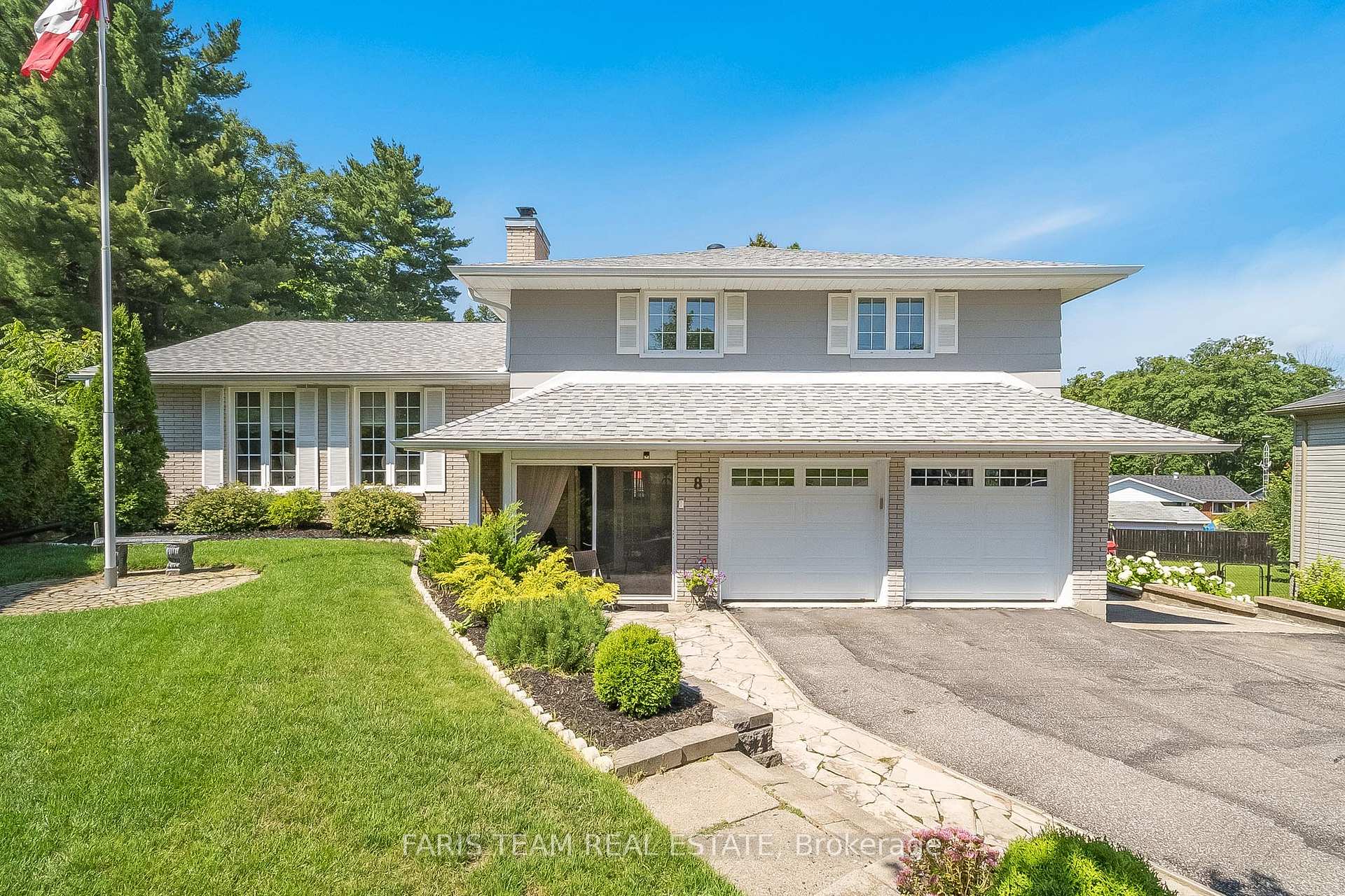 Photo 2 of 8 Viel Street, Penetanguishene — HOMEH