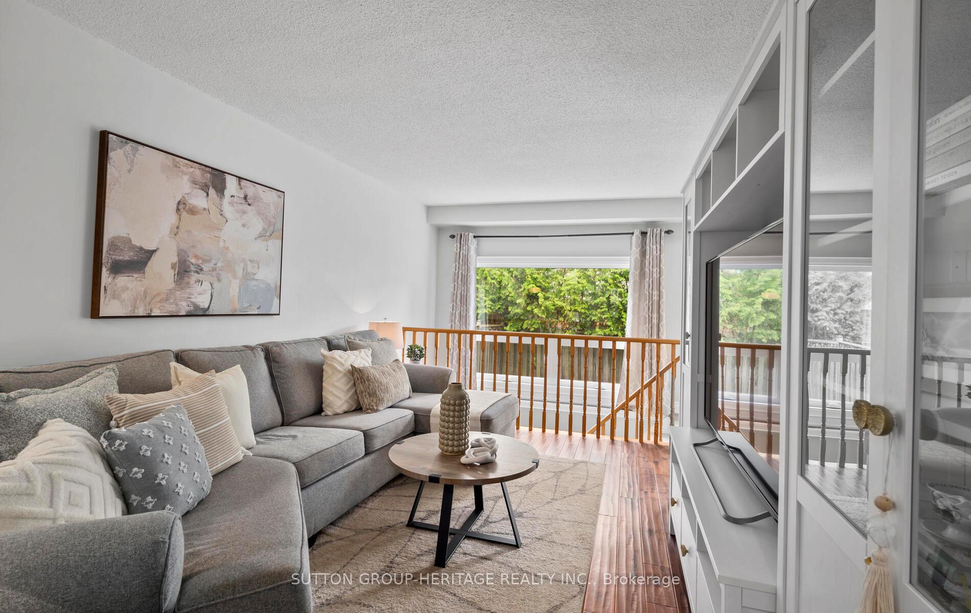 Photo 4 of 121 Poolton Crescent, Clarington, Courtice — HOMEH