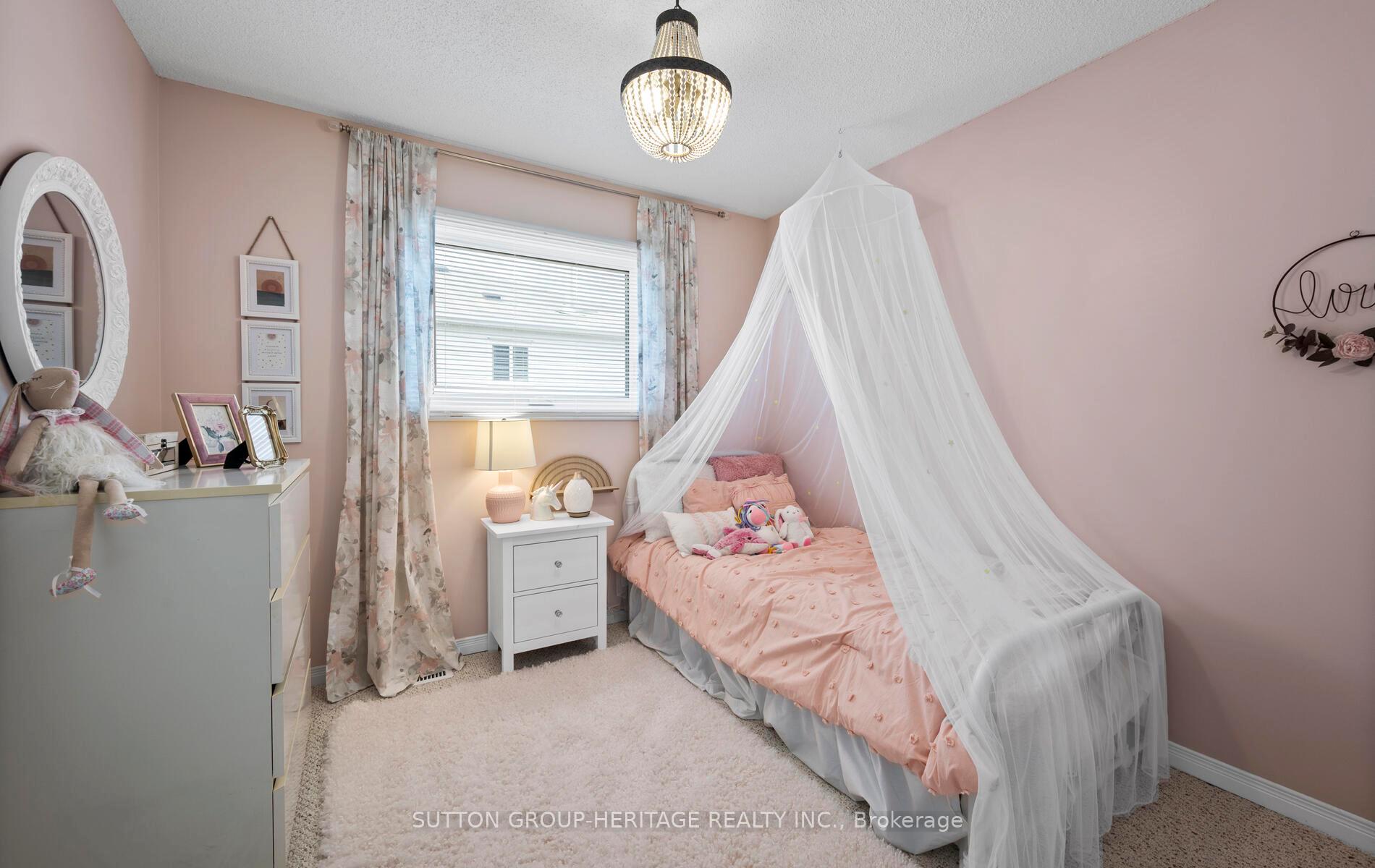 Photo 5 of 121 Poolton Crescent, Clarington, Courtice — HOMEH