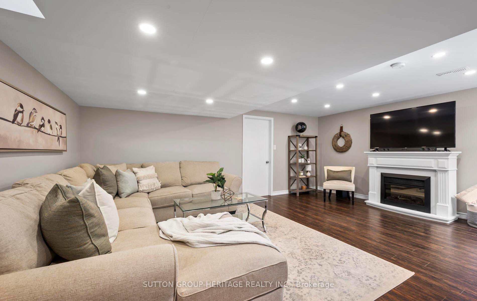 Photo 11 of 121 Poolton Crescent, Clarington, Courtice — HOMEH