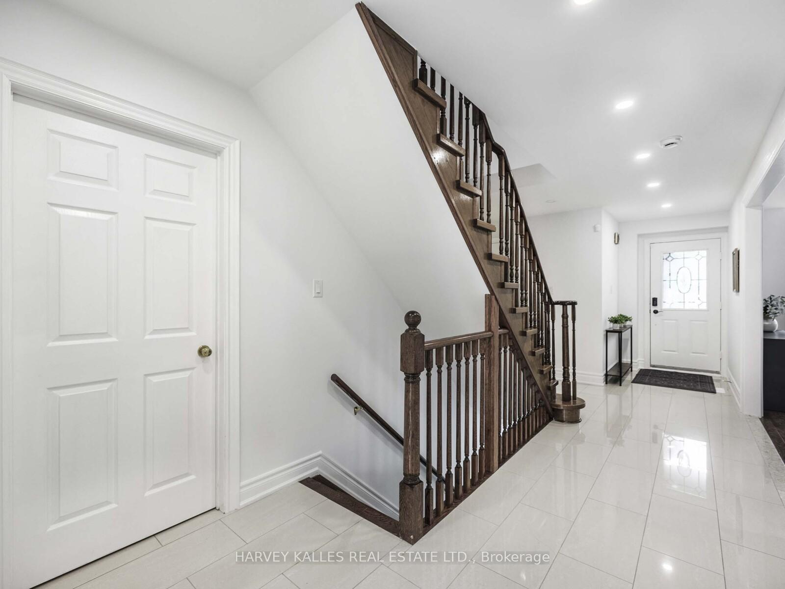 Photo 3 of 380 Delaney Drive, Ajax, Central — HOMEH