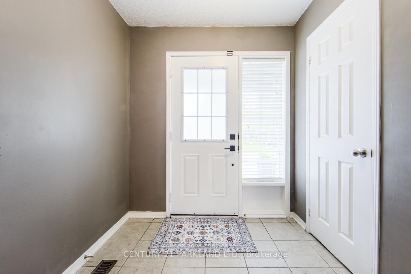 Photo 5 of 126 Oceanpearl Crescent, Whitby, Blue Grass Meadows — HOMEH