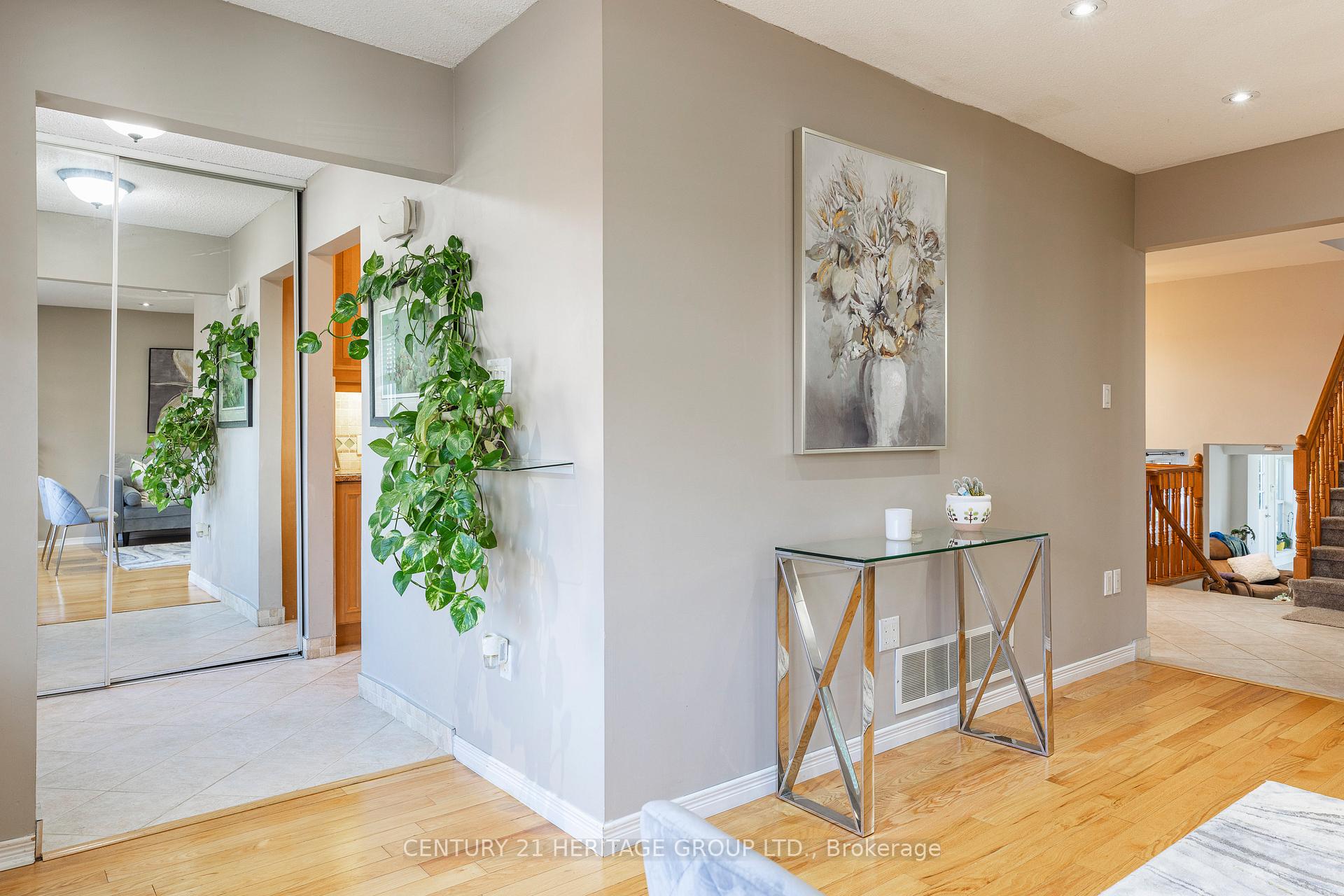 Photo 4 of 32 Audubon Street S, Hamilton, Stoney Creek — HOMEH
