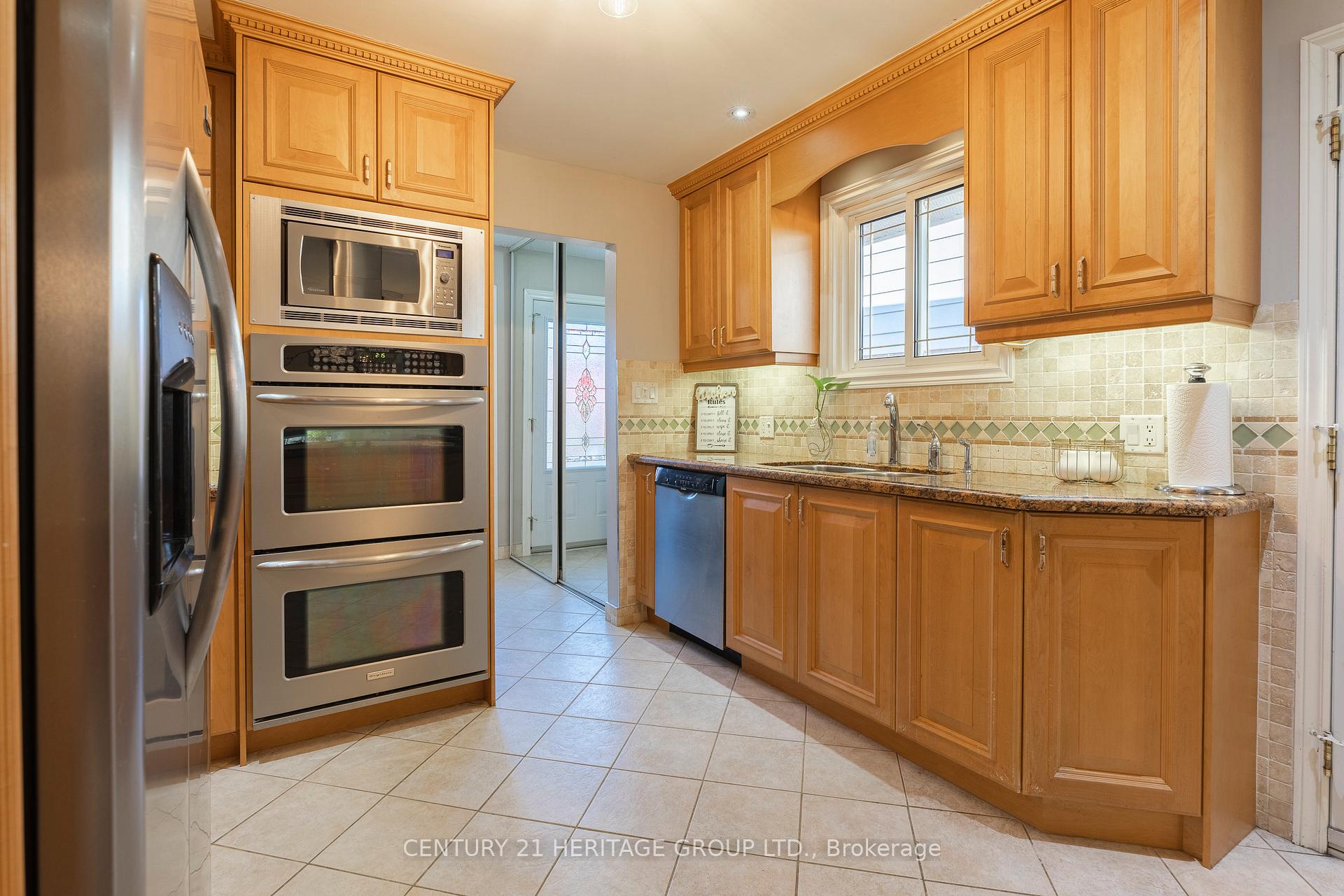 Photo 10 of 32 Audubon Street S, Hamilton, Stoney Creek — HOMEH