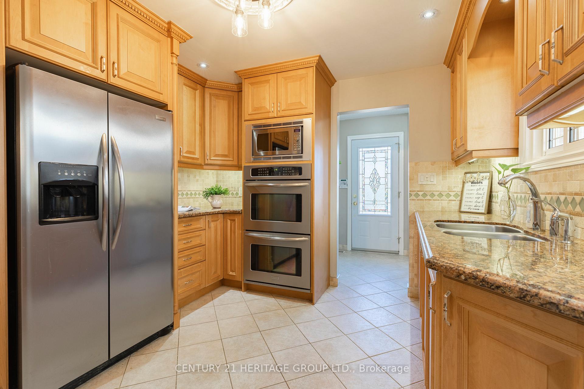 Photo 7 of 32 Audubon Street S, Hamilton, Stoney Creek — HOMEH