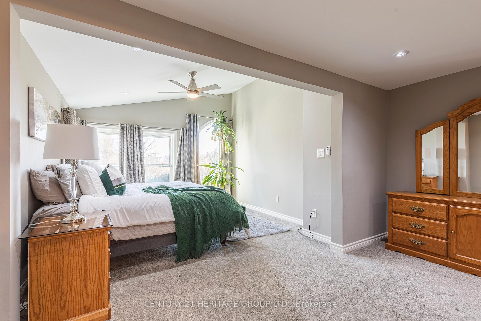 Photo 13 of 32 Audubon Street S, Hamilton, Stoney Creek — HOMEH