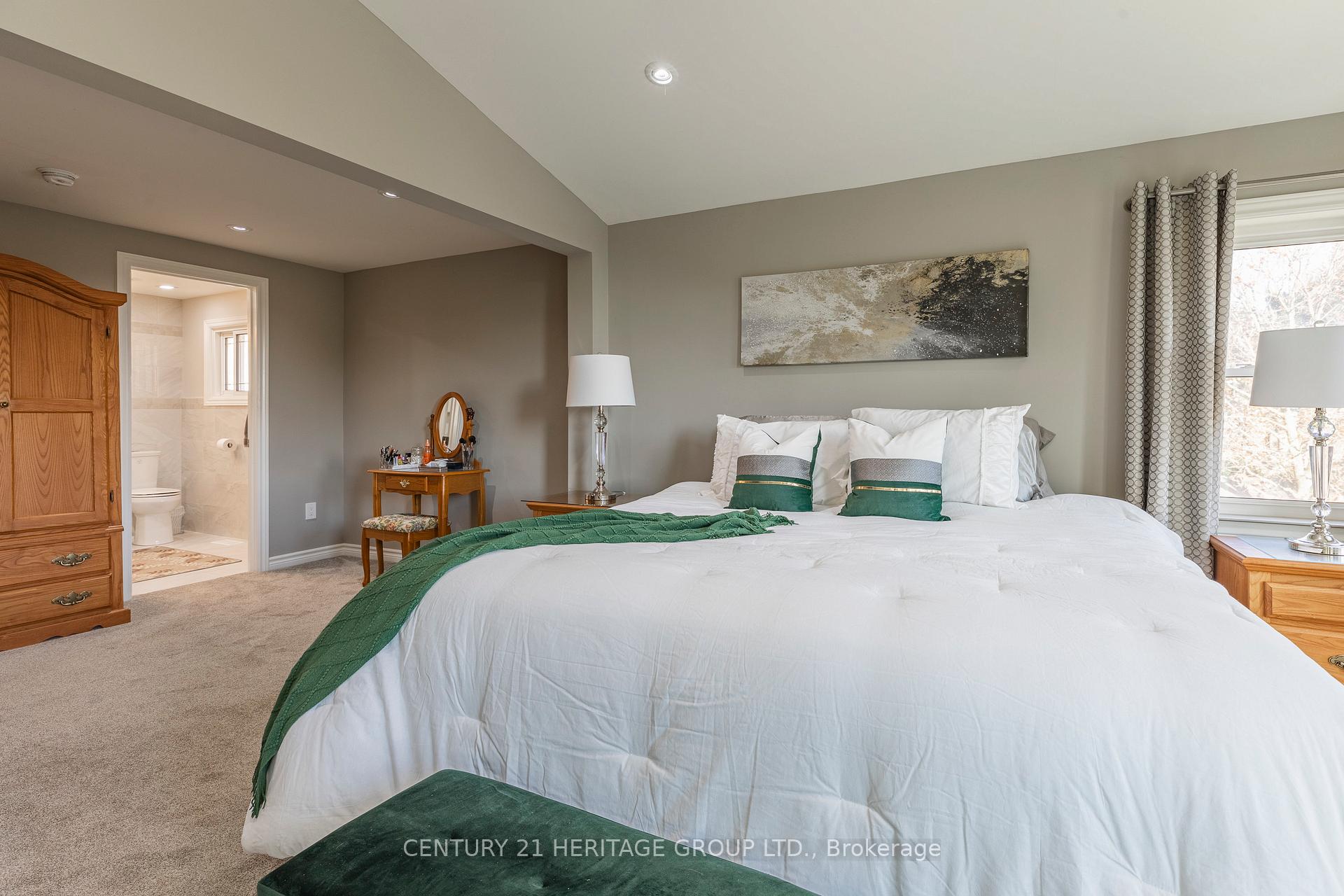 Photo 12 of 32 Audubon Street S, Hamilton, Stoney Creek — HOMEH