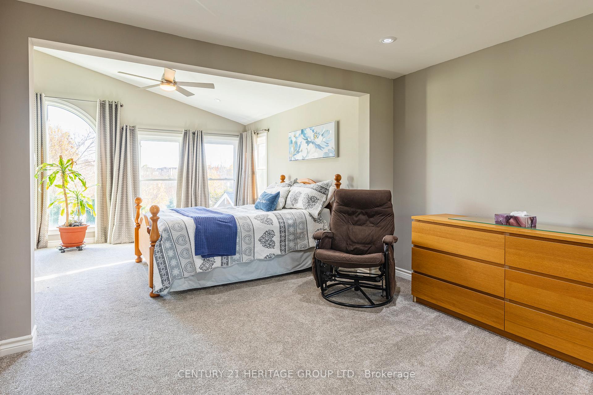 Photo 16 of 32 Audubon Street S, Hamilton, Stoney Creek — HOMEH