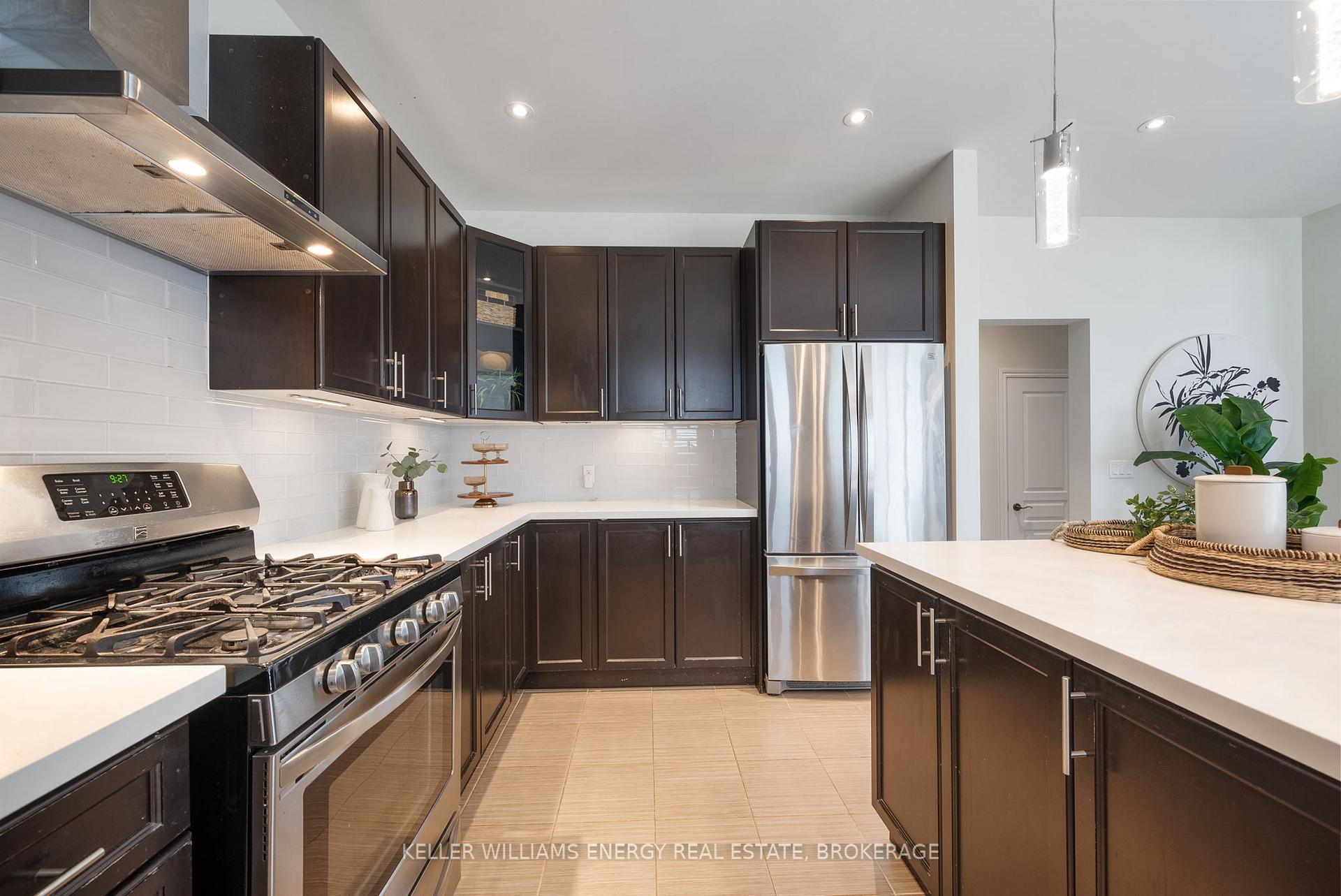 Photo 6 of 110 Britannia Avenue E, Oshawa, Windfields — HOMEH