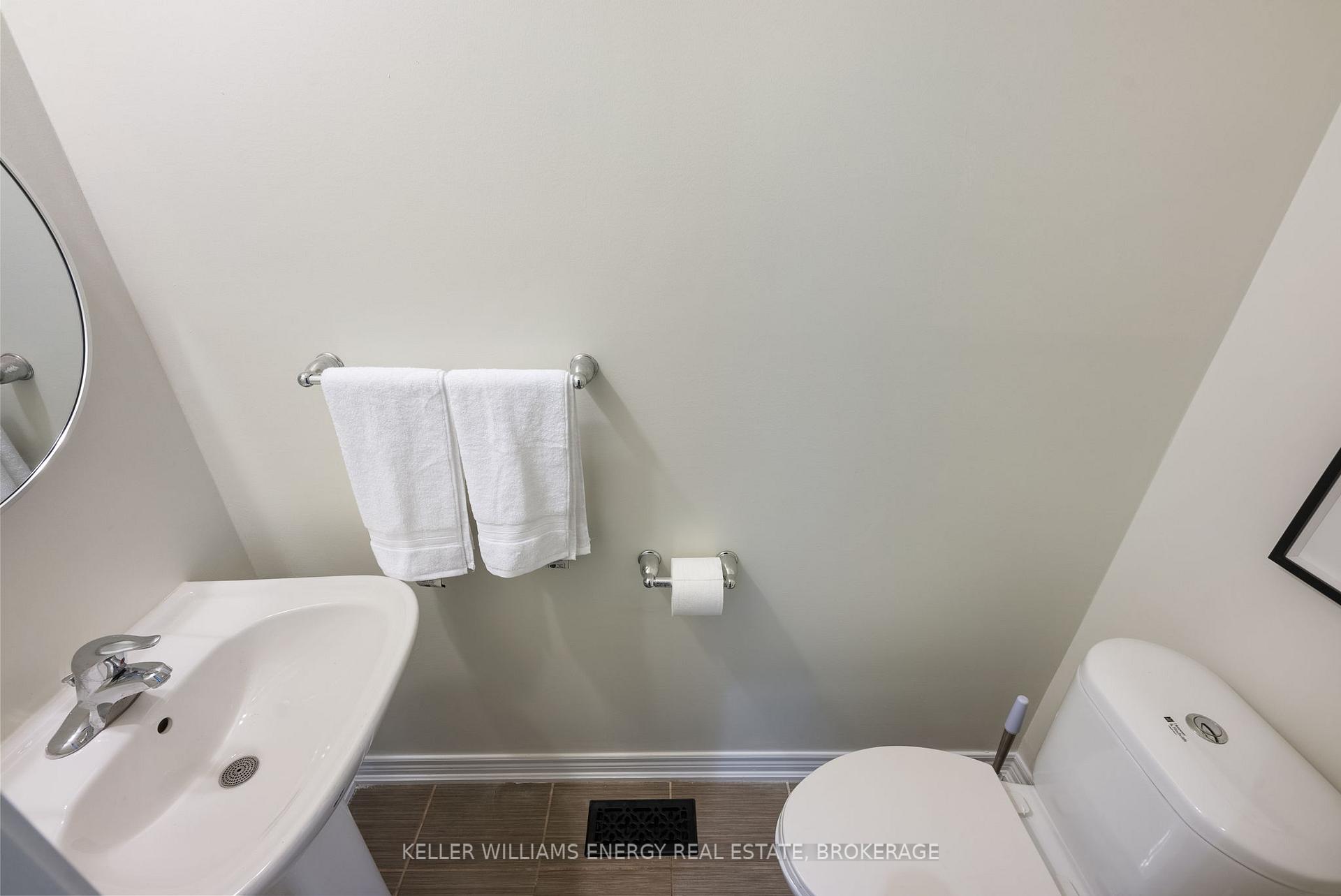 Photo 5 of 110 Britannia Avenue E, Oshawa, Windfields — HOMEH