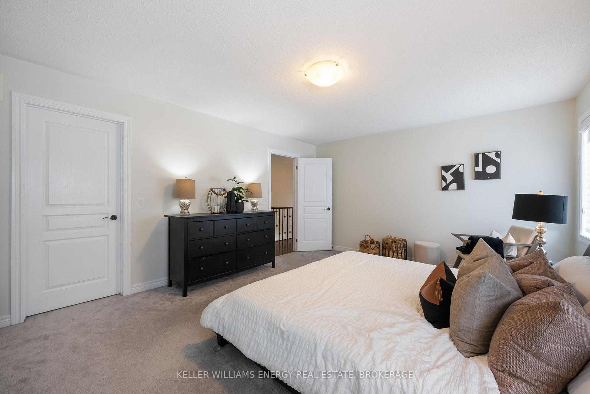Photo 13 of 110 Britannia Avenue E, Oshawa, Windfields — HOMEH