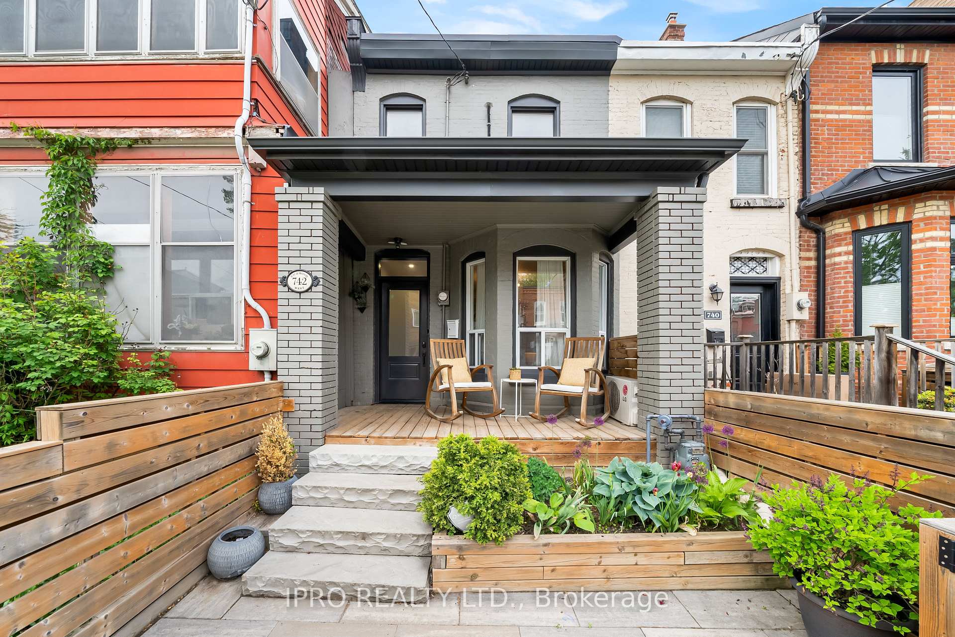 Photo 1 of 742 Richmond Street W, Toronto, Niagara — HOMEH