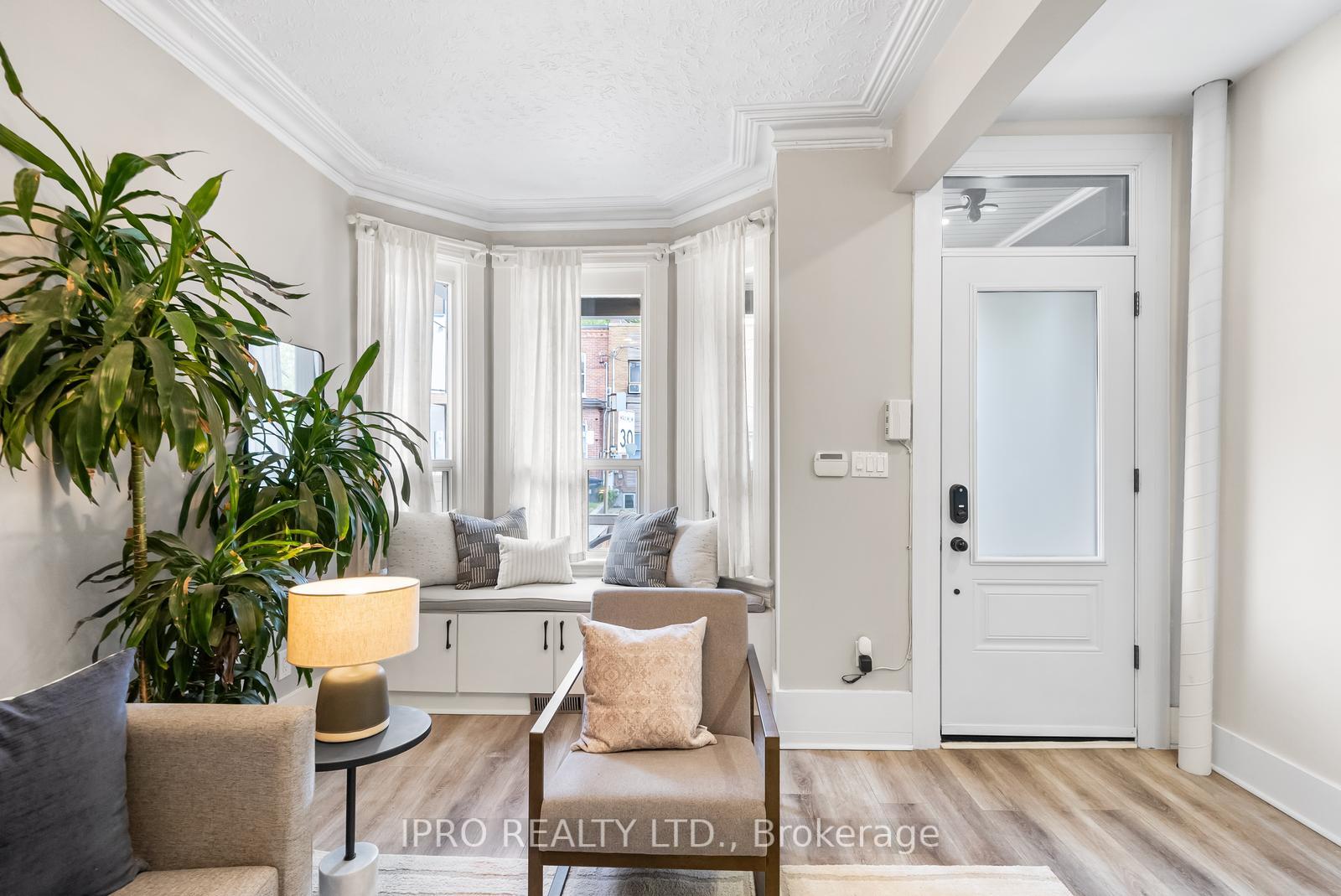 Photo 3 of 742 Richmond Street W, Toronto, Niagara — HOMEH