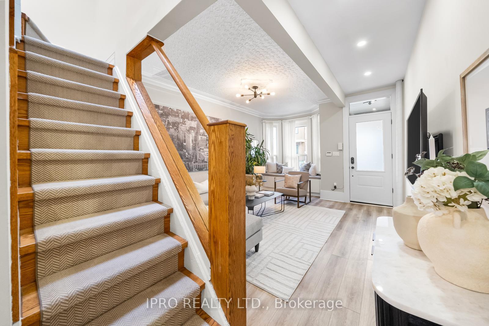 Photo 5 of 742 Richmond Street W, Toronto, Niagara — HOMEH