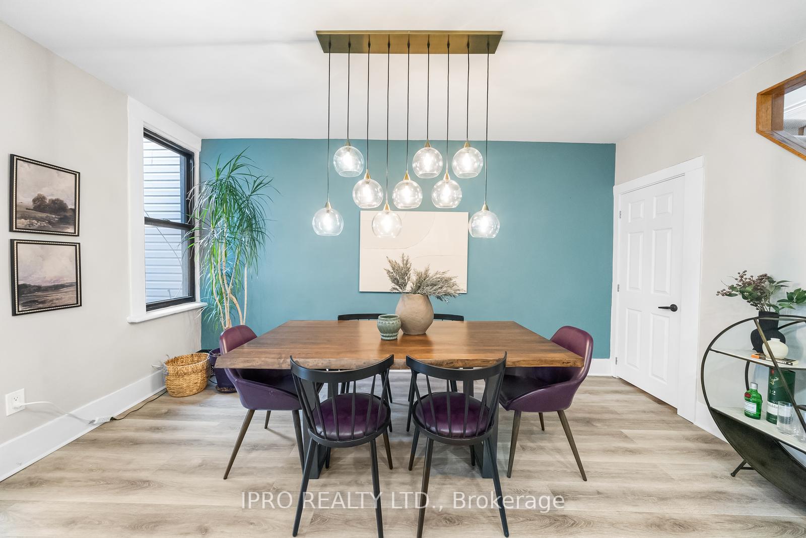 Photo 4 of 742 Richmond Street W, Toronto, Niagara — HOMEH