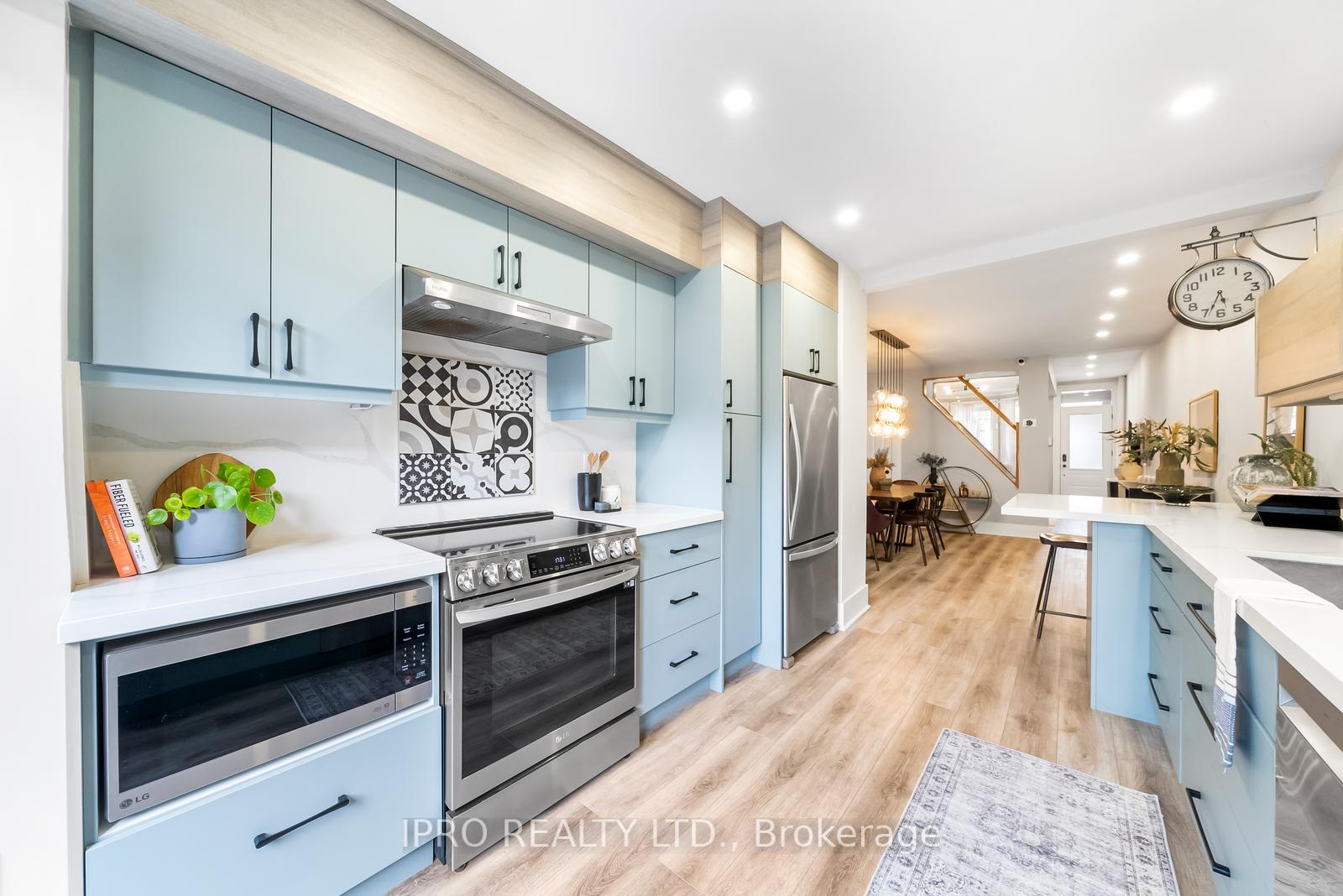 Photo 12 of 742 Richmond Street W, Toronto, Niagara — HOMEH