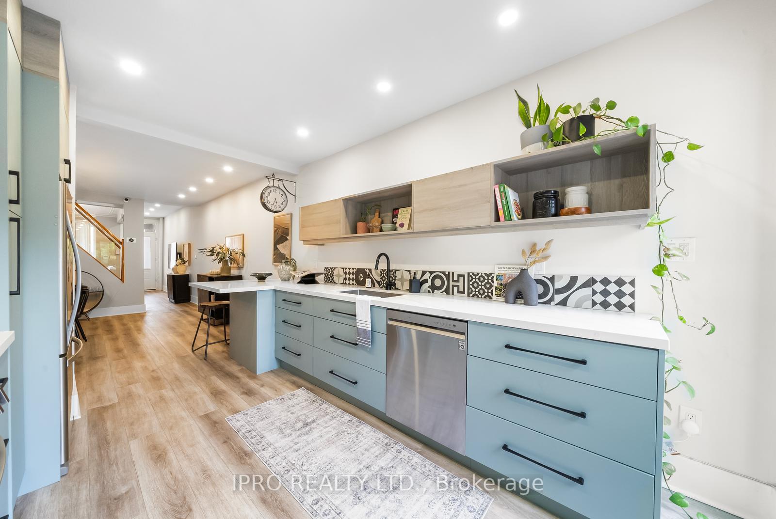 Photo 17 of 742 Richmond Street W, Toronto, Niagara — HOMEH