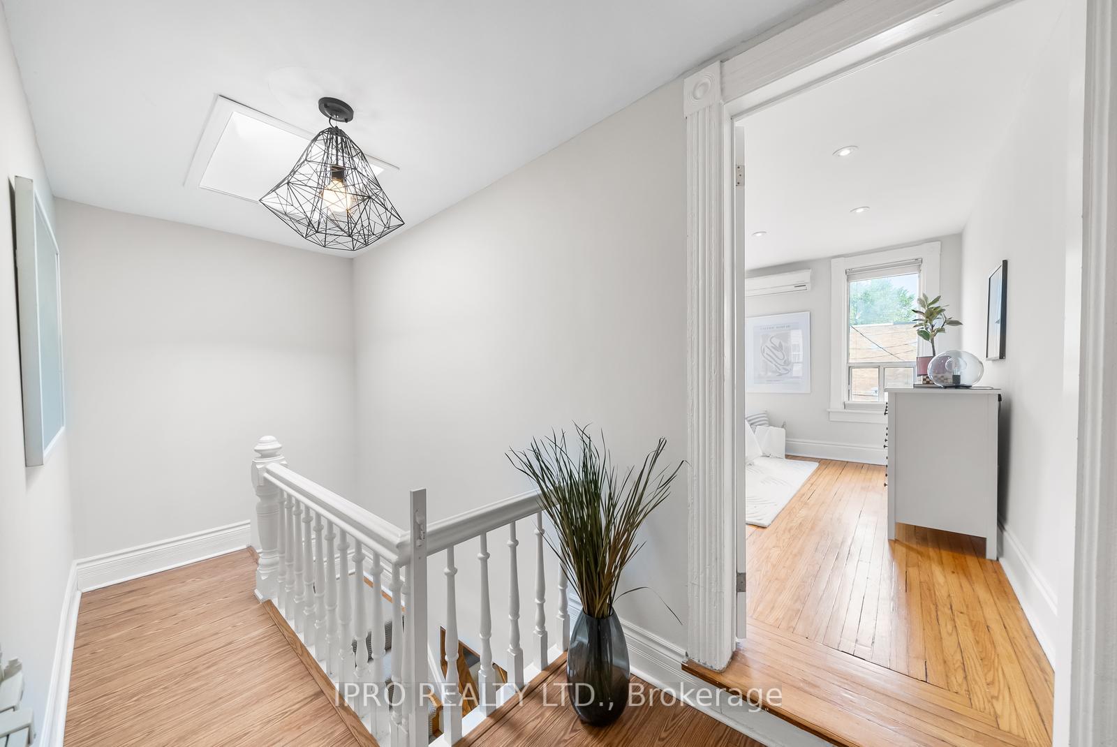 Photo 13 of 742 Richmond Street W, Toronto, Niagara — HOMEH