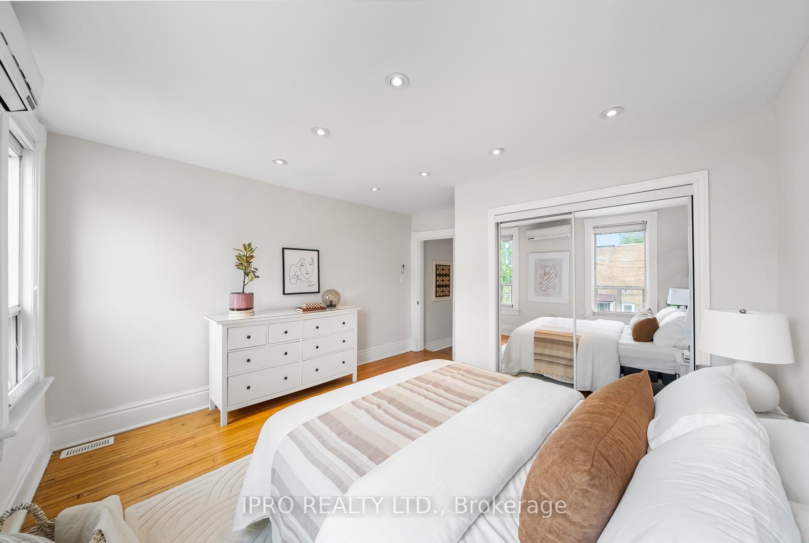 Photo 16 of 742 Richmond Street W, Toronto, Niagara — HOMEH