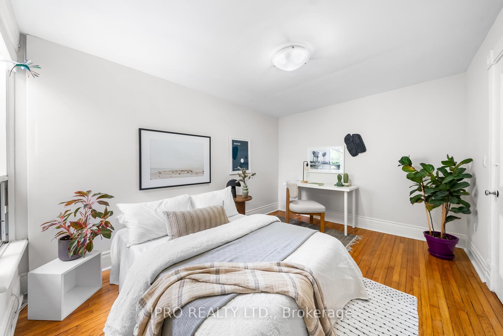 Photo 20 of 742 Richmond Street W, Toronto, Niagara — HOMEH