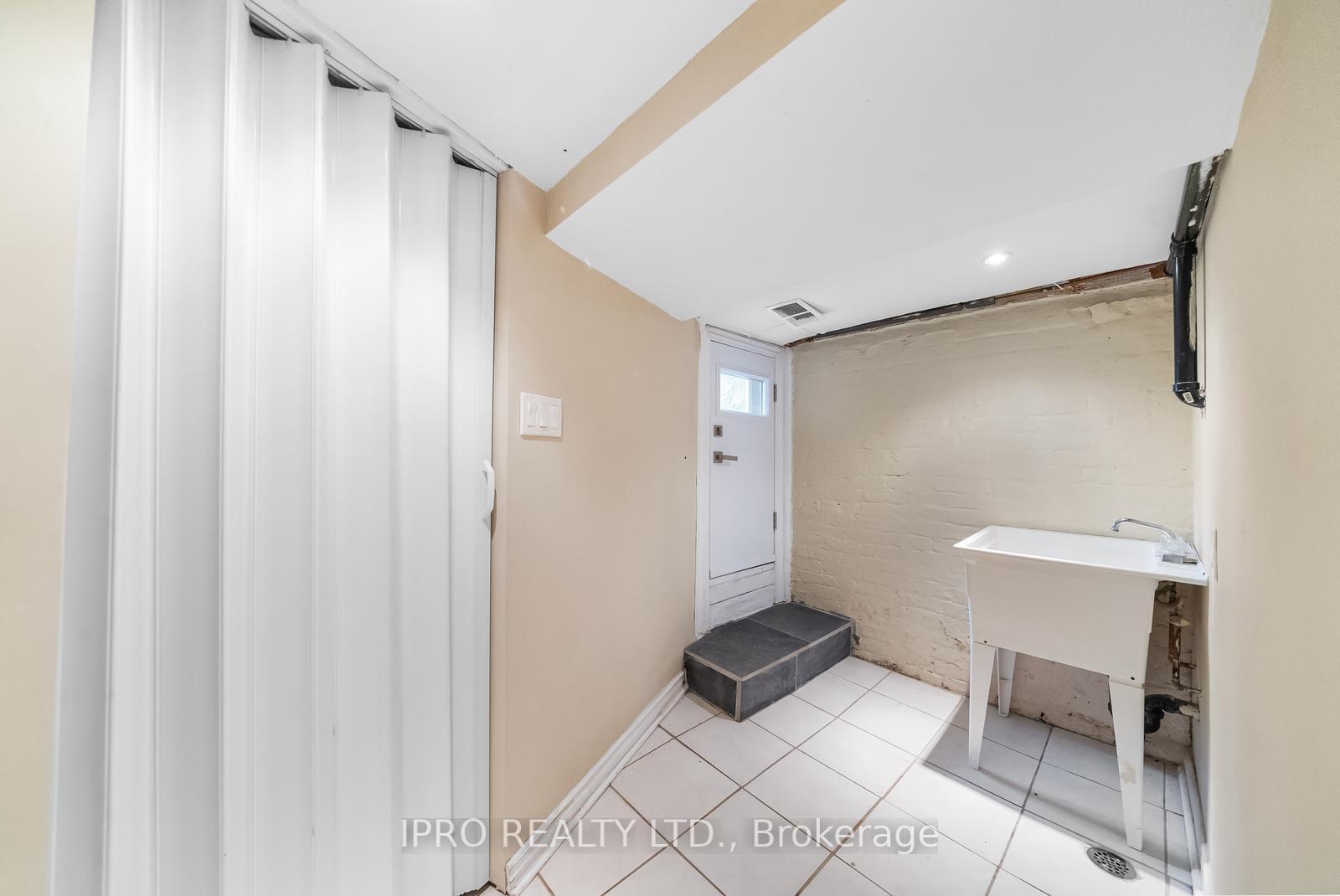 Photo 37 of 742 Richmond Street W, Toronto, Niagara — HOMEH