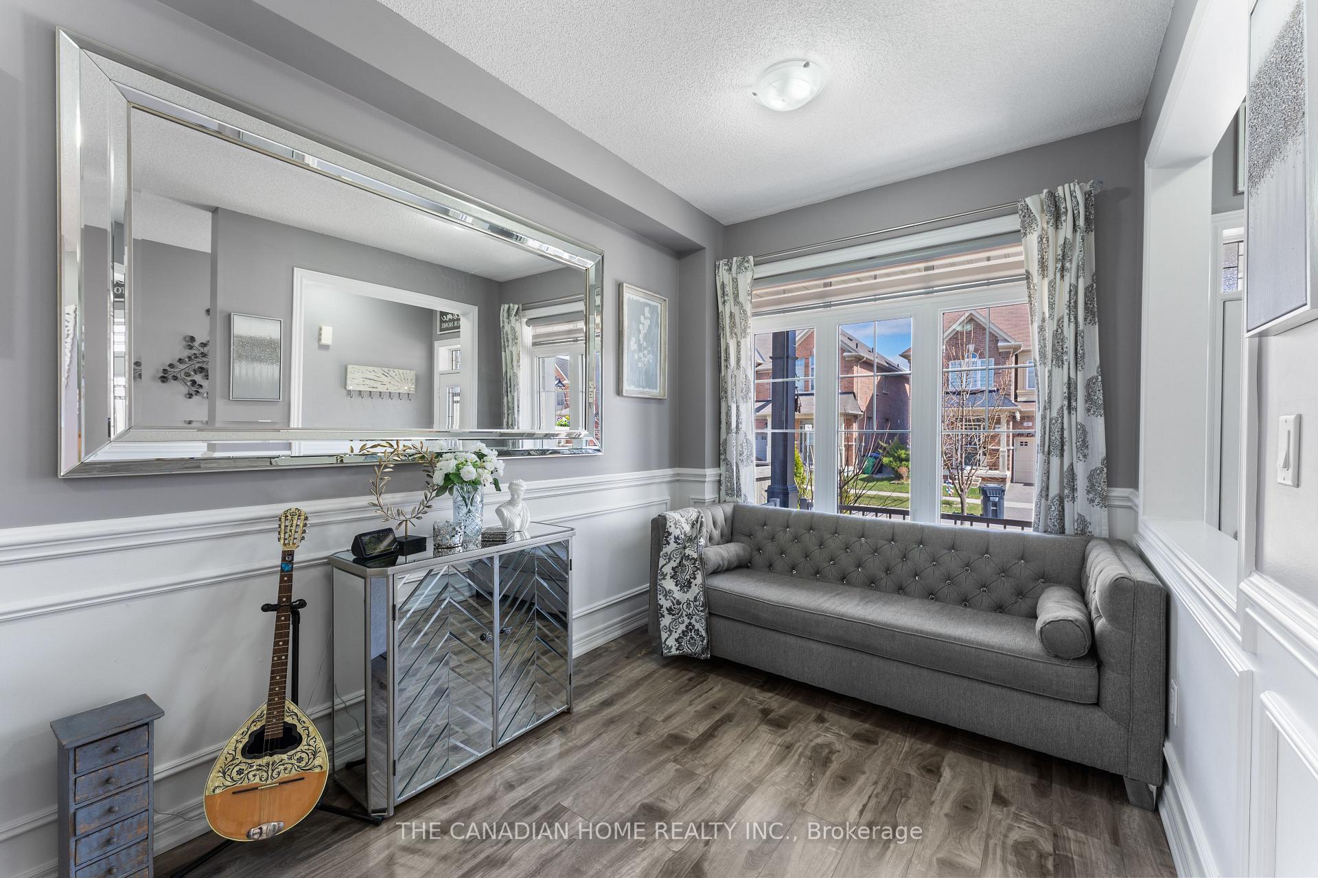 Photo 2 of 27 Exhibition Crescent, Brampton, Northwest Brampton — HOMEH