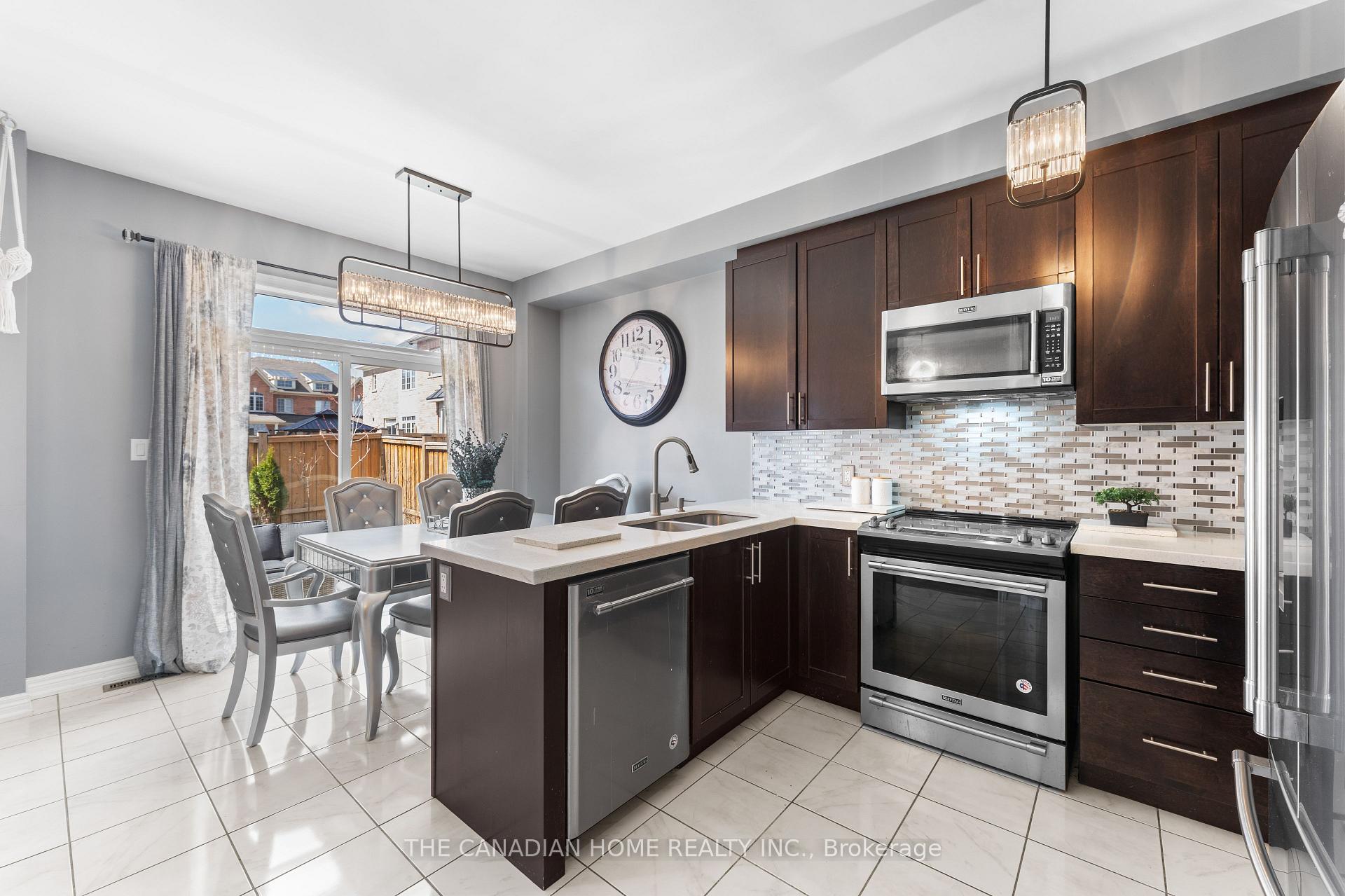 Photo 6 of 27 Exhibition Crescent, Brampton, Northwest Brampton — HOMEH