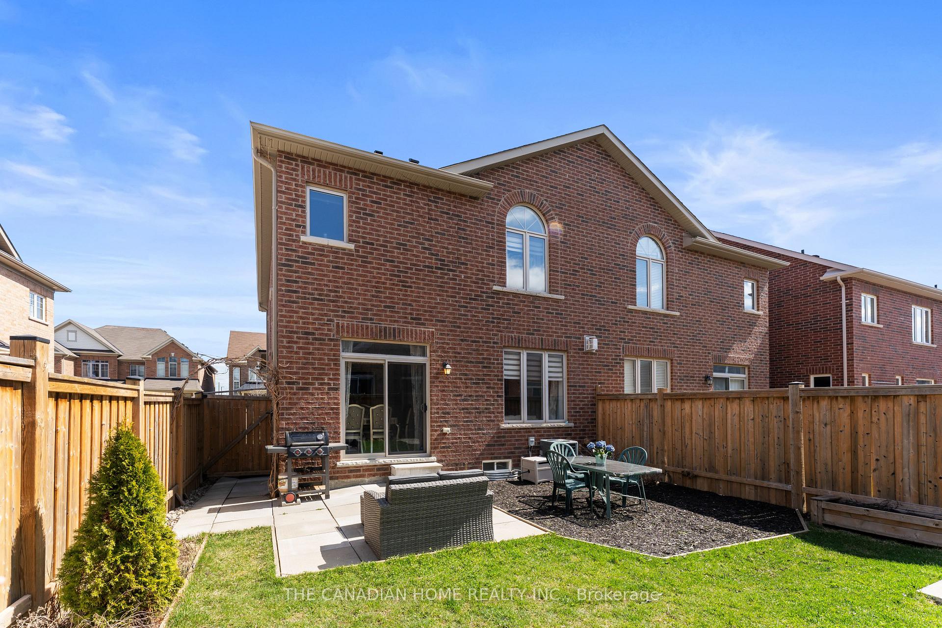 Photo 26 of 27 Exhibition Crescent, Brampton, Northwest Brampton — HOMEH