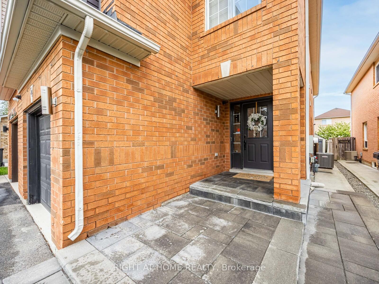 Photo 6 of 54 Roadmaster Lane, Brampton, Fletcher's Meadow — HOMEH
