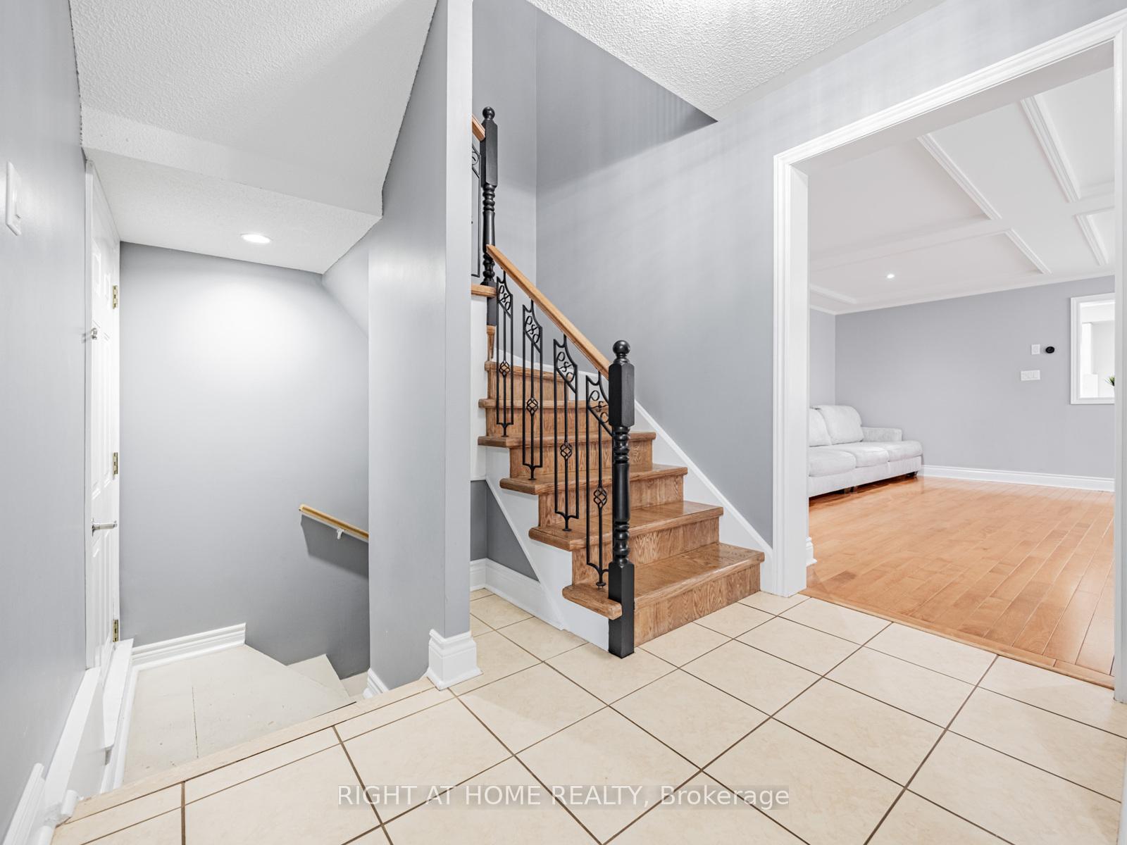 Photo 7 of 54 Roadmaster Lane, Brampton, Fletcher's Meadow — HOMEH