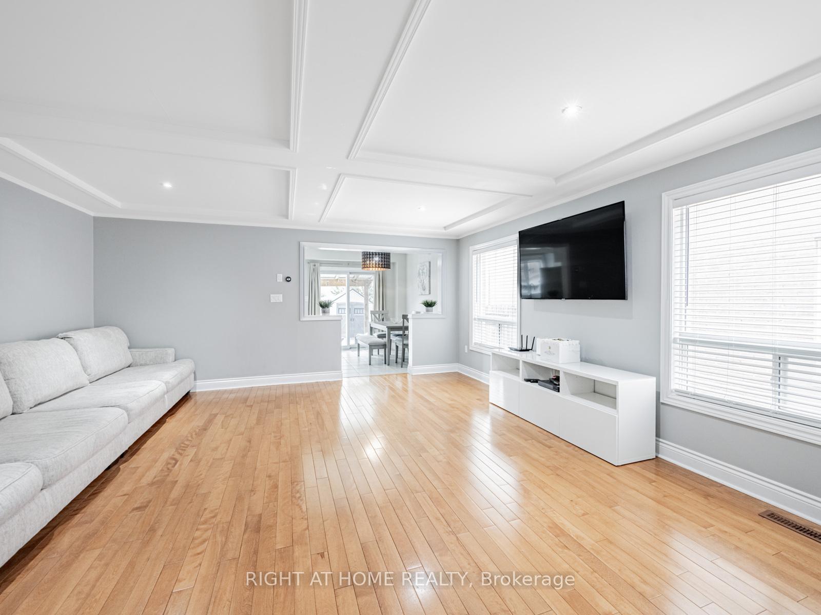 Photo 11 of 54 Roadmaster Lane, Brampton, Fletcher's Meadow — HOMEH