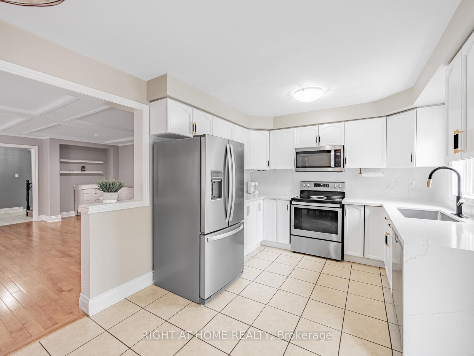 Photo 19 of 54 Roadmaster Lane, Brampton, Fletcher's Meadow — HOMEH